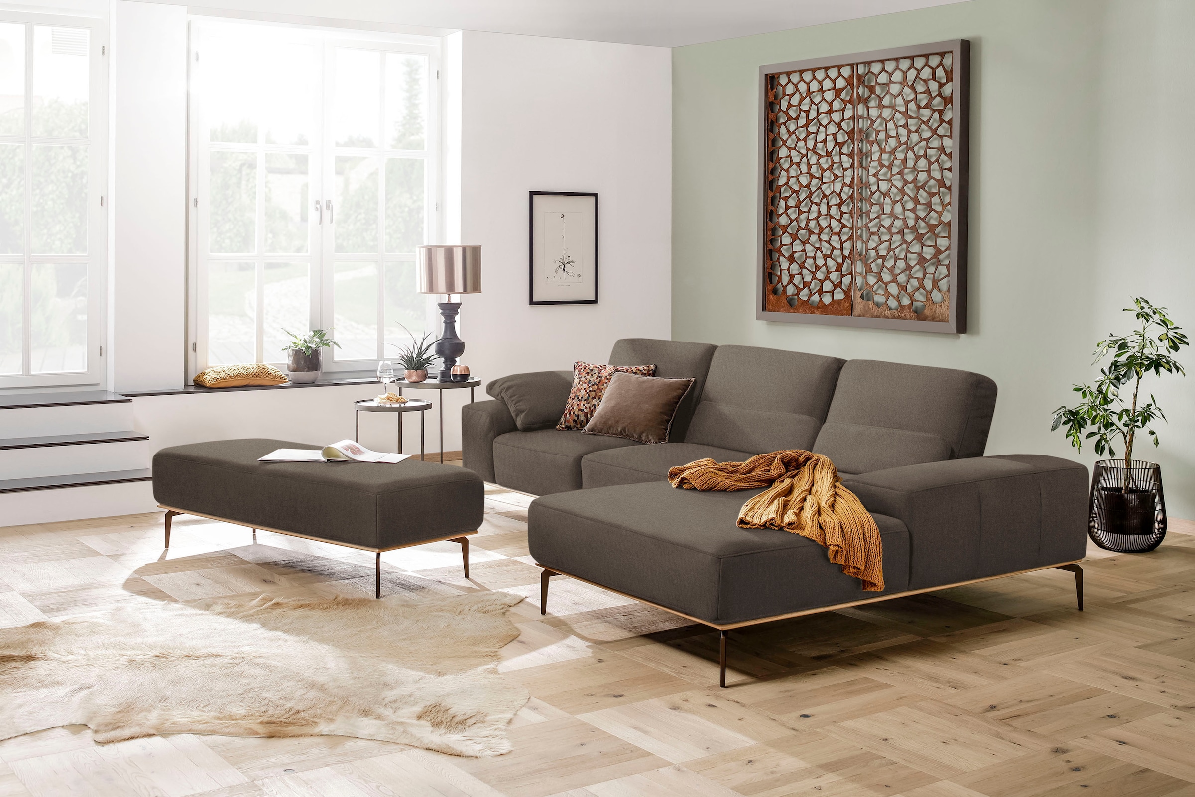 W.SCHILLIG Ecksofa »run, Designsofa mit tollem Sitzkomfort, bequem, L-Form«, mit Holzsockel, Füße in Bronze pulverbeschichtet, Breite 319 cm