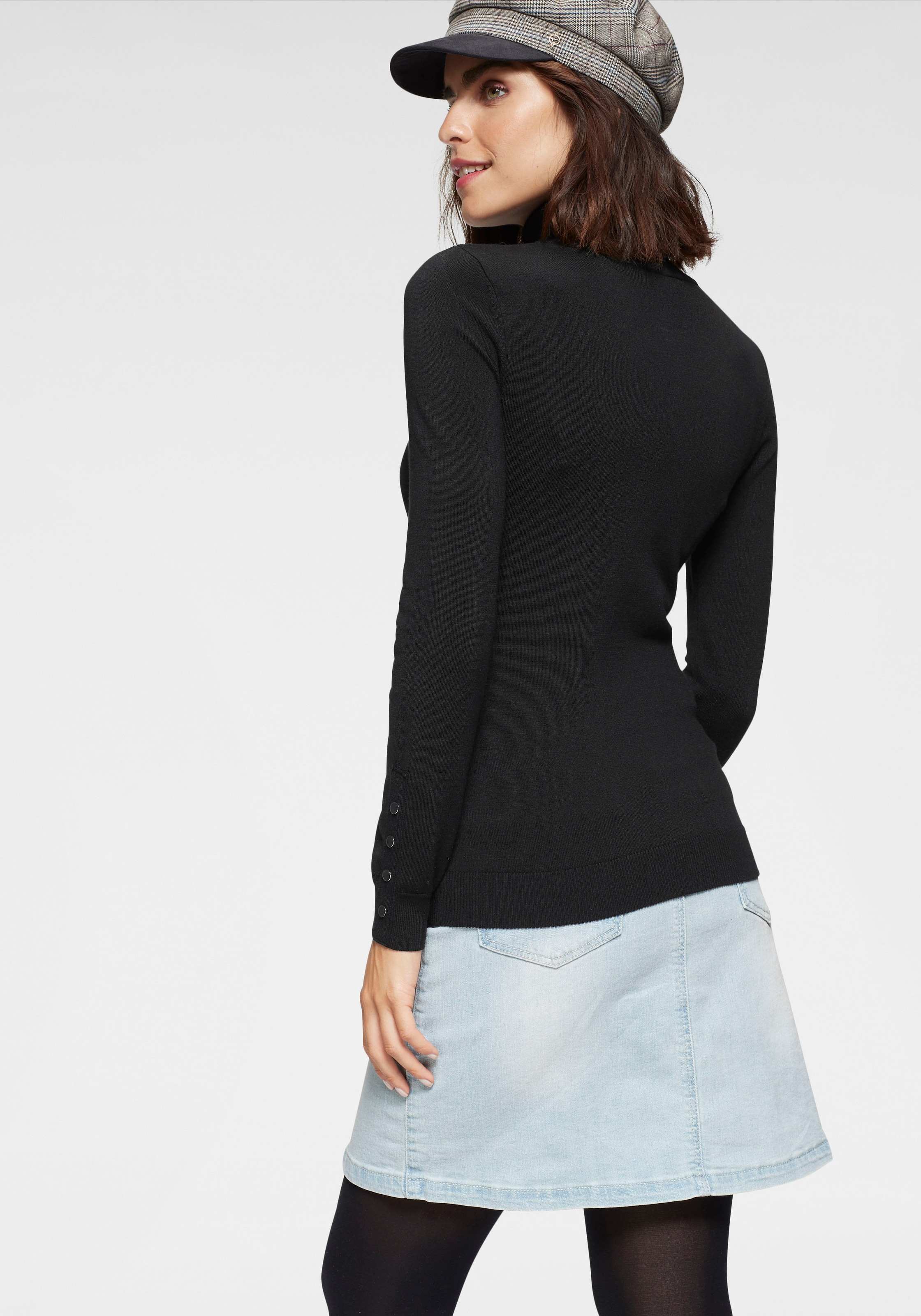 Tamaris Rollkragenpullover, in enger Form mit Knopfdetails günstig online kaufen