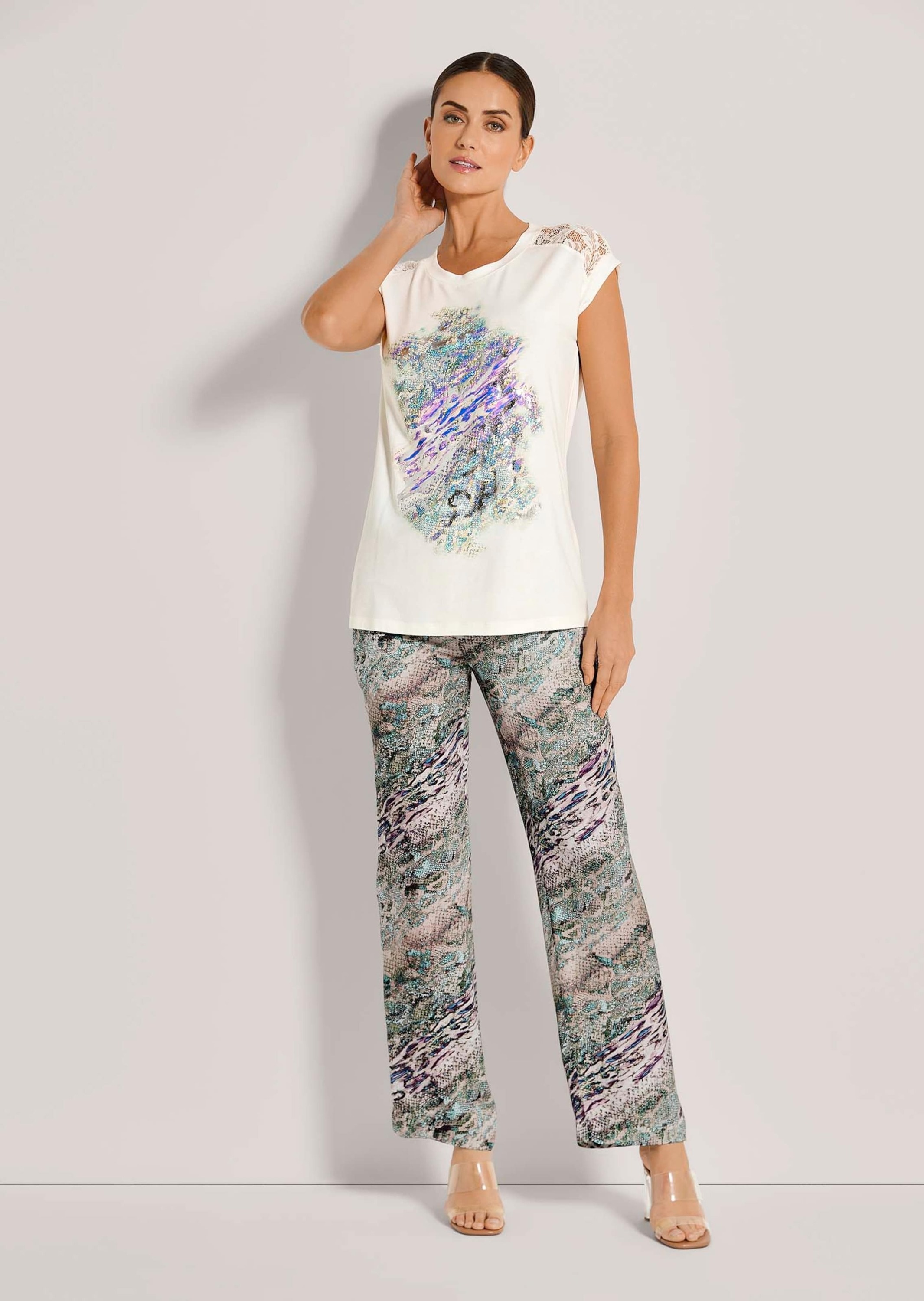 MADELEINE Kurzarmshirt »Shirt Ärmelloses Rundhals-Shirt mit Spitze«