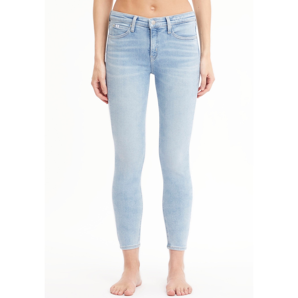 Calvin Klein Jeans Skinny-fit-Jeans »MID RISE SKINNY ANKLE« mit Calvin Klein Leder-Brandlabel hinten am Bund