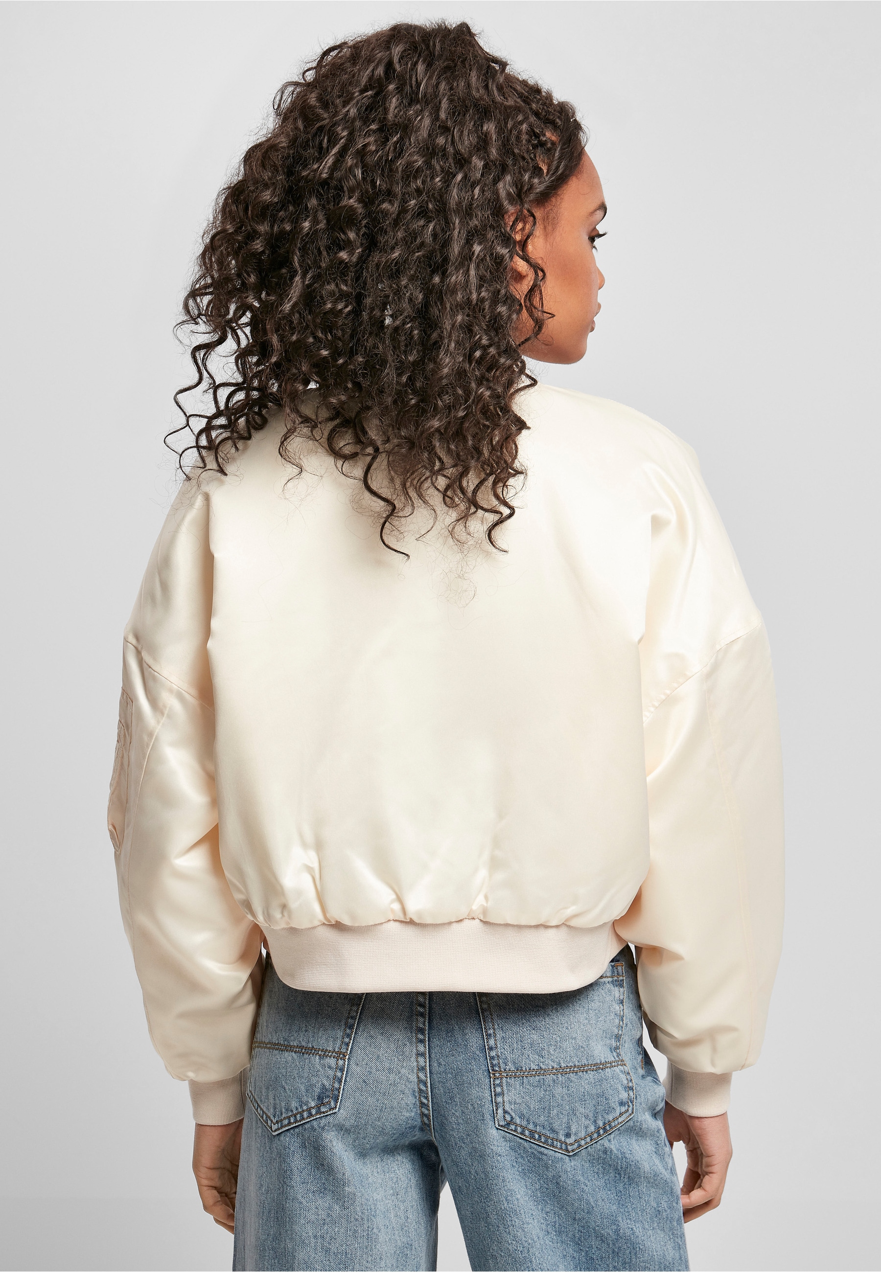 URBAN CLASSICS Bomberjacke »Urban Classics Damen Ladies Short Oversized Satin Bomber Jacket« 1 Stk. tlg. ohne Kapuze