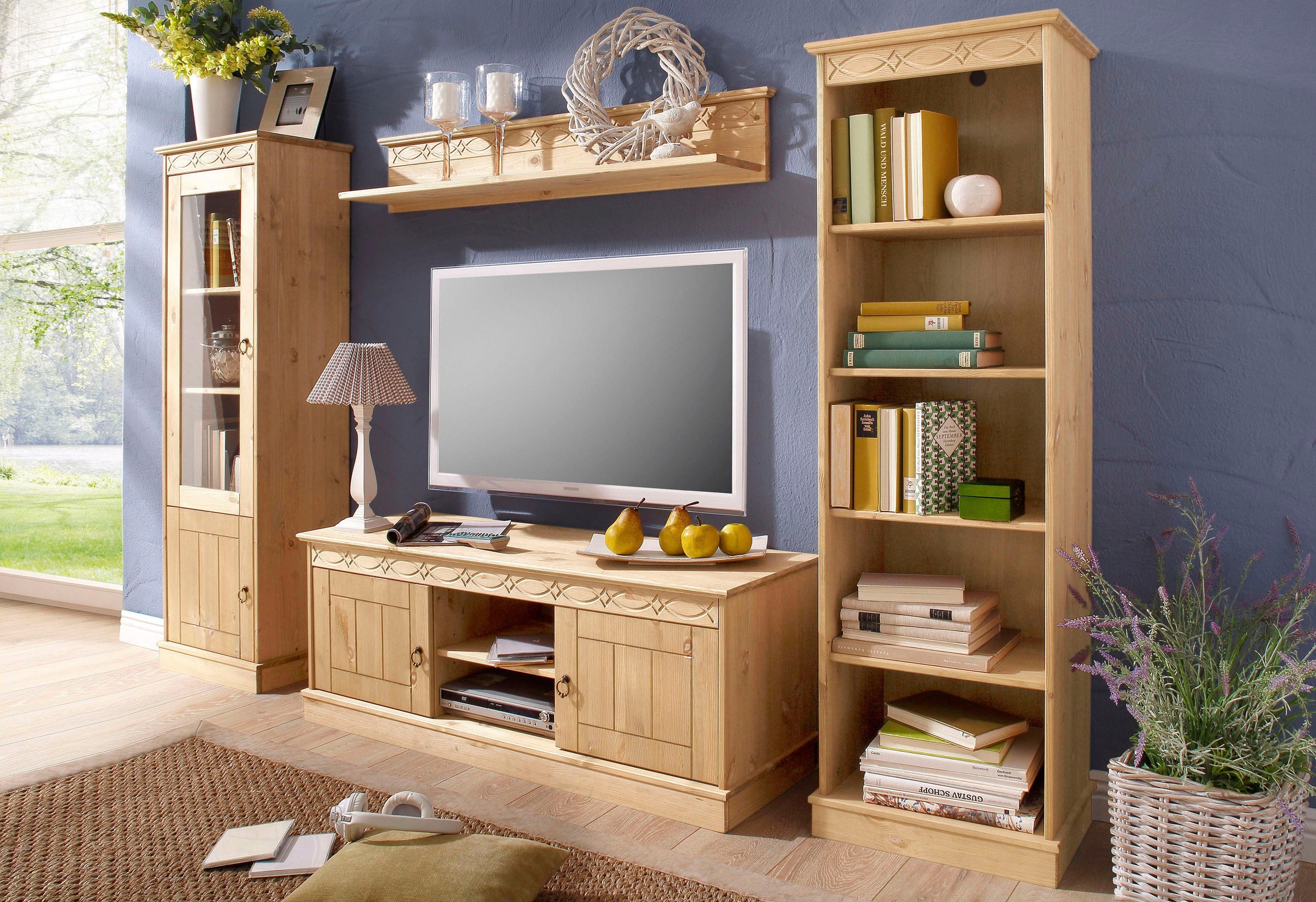 Thumbnail - OTTO home Vitrine "Indra" aus massiver Kiefer, FSC, 2trg., Höhe 145 cm, dezentes Ornament