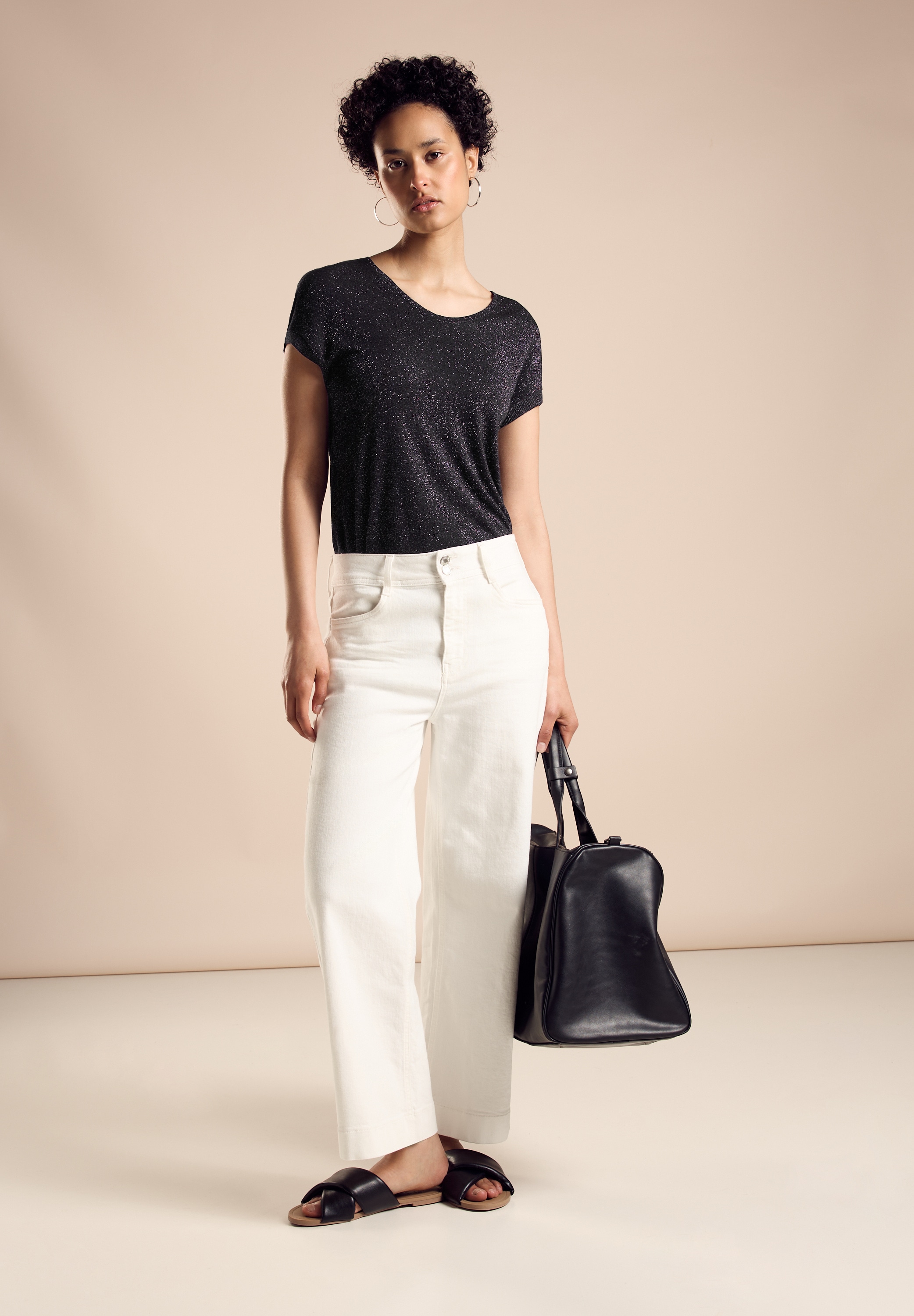 STREET ONE Stricktop »LTD QR V-Neck shiny Shirt«, mit tiefem Rundhalsausschnitt