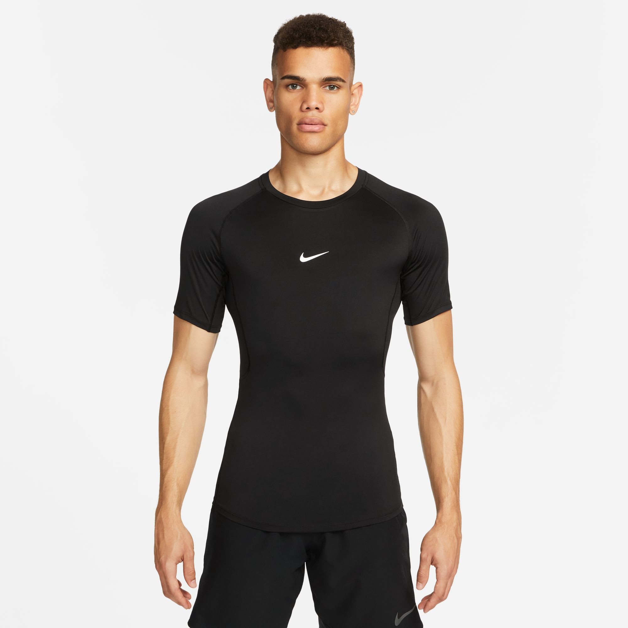 Nike Trainingsshirt "M Np Df Tight Top Ss" Eng Anliegender Schnitt, Atmungsaktiv, Schnell Trocknend, Elastisch