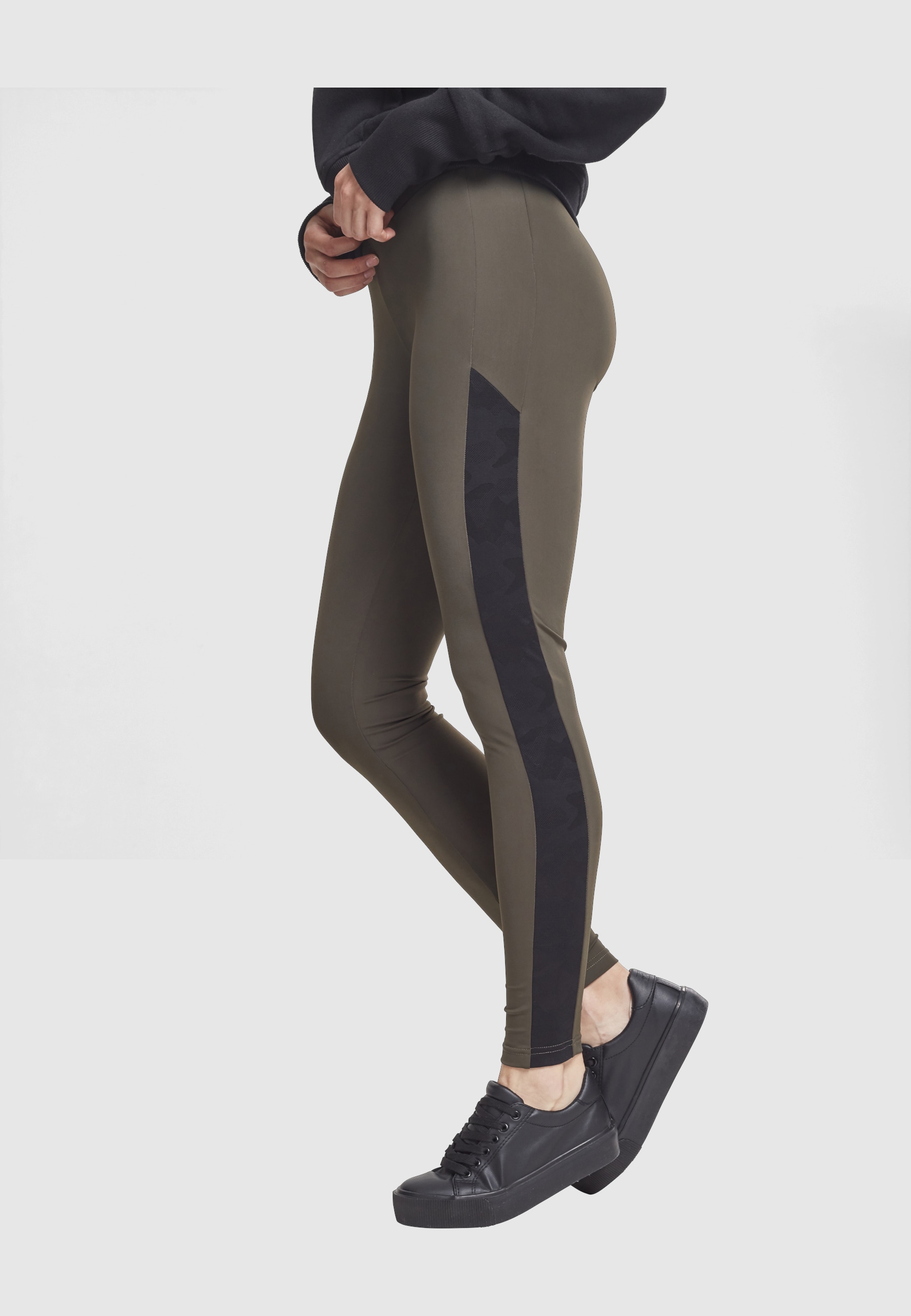 URBAN CLASSICS Leggings »Urban Classics Damen Ladies Jacquard Camo Striped Leggings«