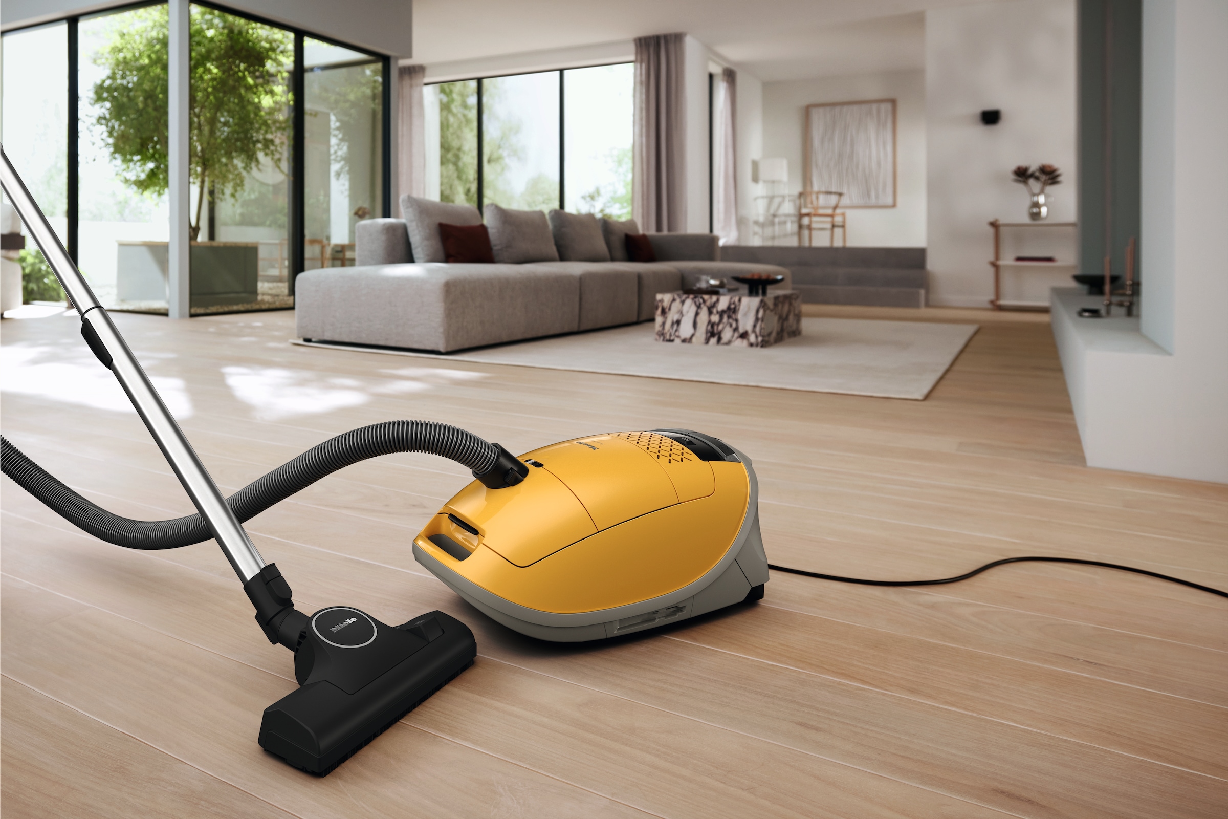 Miele Bodenstaubsauger »Guard M1 Sunsetgelb mit ComfortFit, Nachfolger Complete C2«, 890 W, mit Beutel, Starke Saugleistung, AirClean Filter, integriertes Zubehör