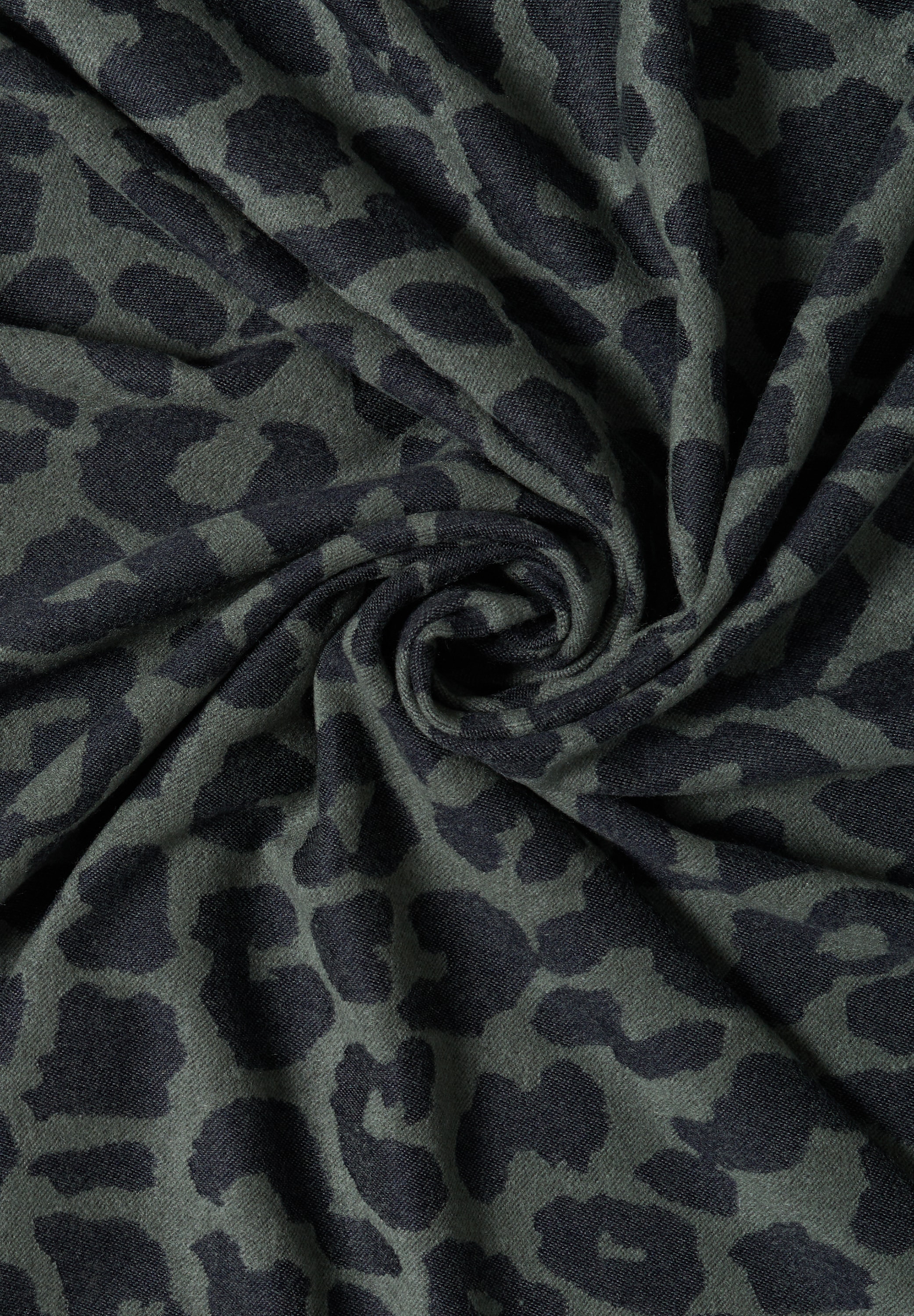 Cecil Strickponcho mit Leomuster