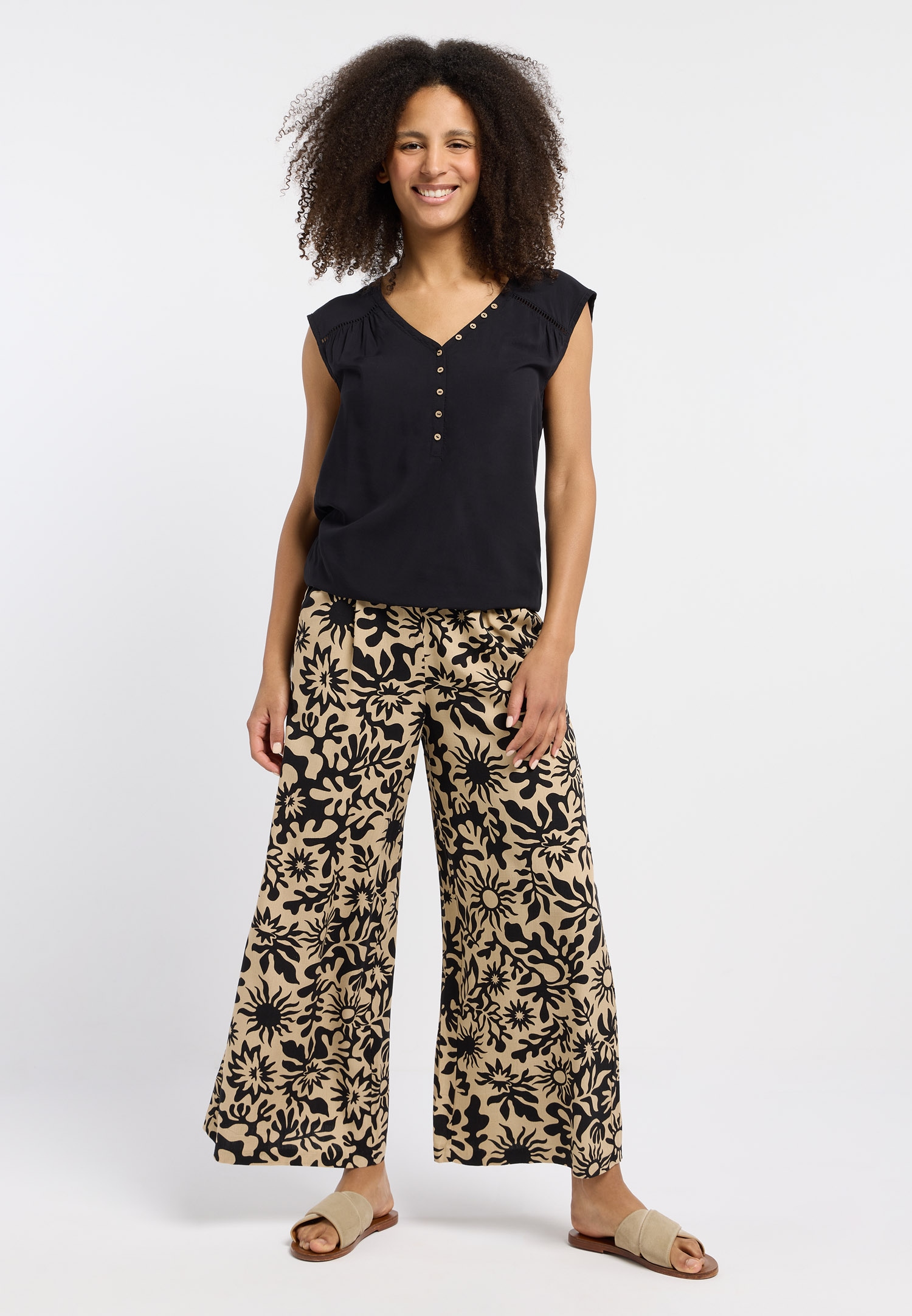 Ragwear V-Shirt »SALTTY« Viskose mit Gummizug am Saum und Knopfleiste