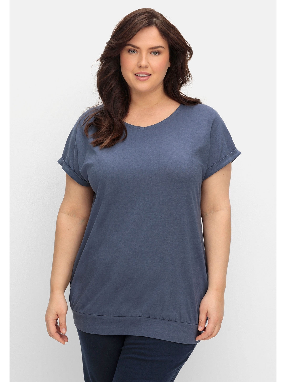 Sheego T-Shirt kaufen elastischem BAUR | Saumbund mit für »Große Größen«