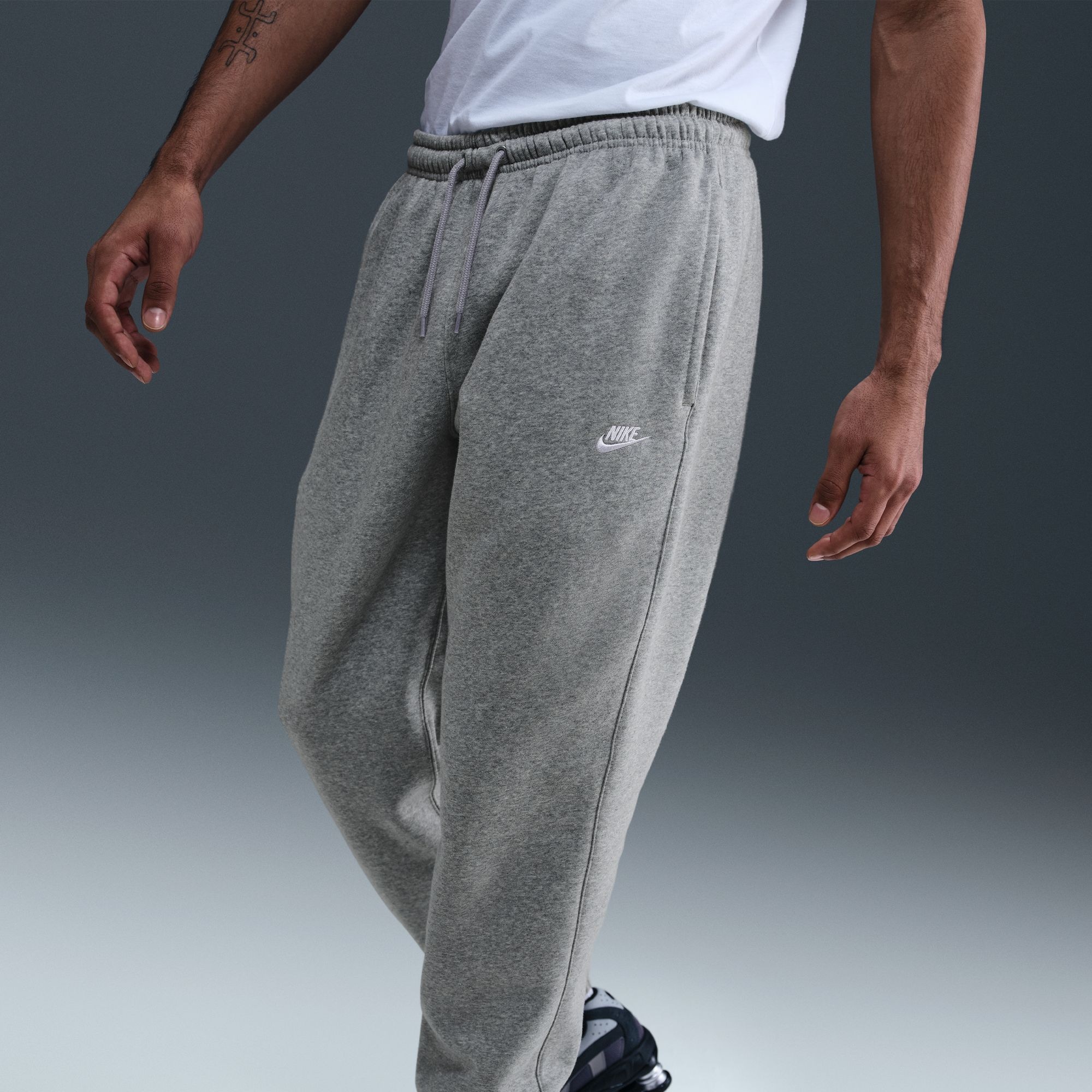 Nike Sportswear Sporthose »M NK CLUB BB CUFF PANT«  mit seitlichen Taschen, aus angerautem Fleece