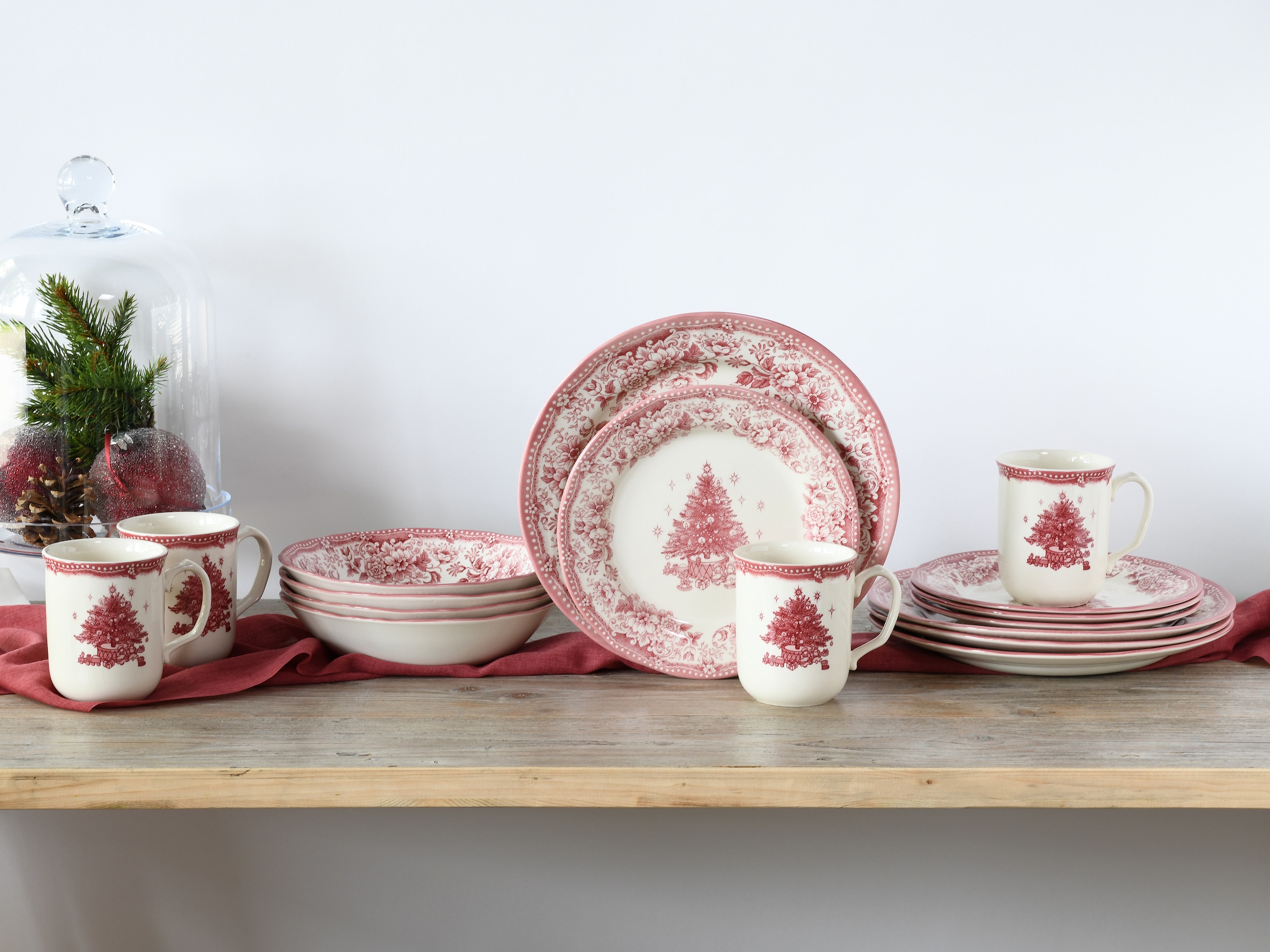 CreaTable Kombiservice »Tannenbaum Rot, Kombiservice 16-tlg«, (Set, 16 tlg.), Tannenbaum als Zentralmotiv