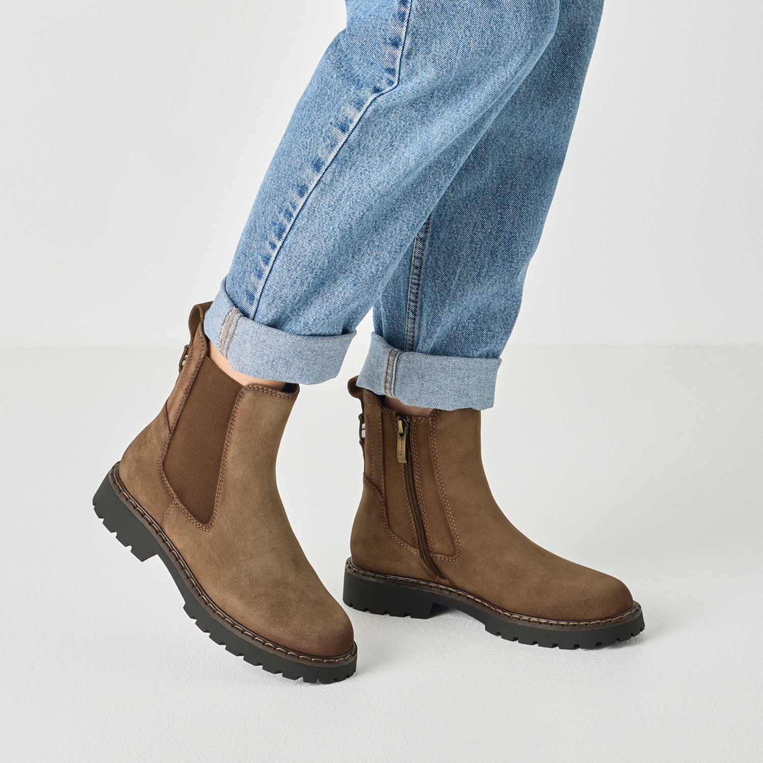 Tamaris Chelseaboots  Blockabsatz, Stiefelette mit Stretcheinsatz an der Außenseite