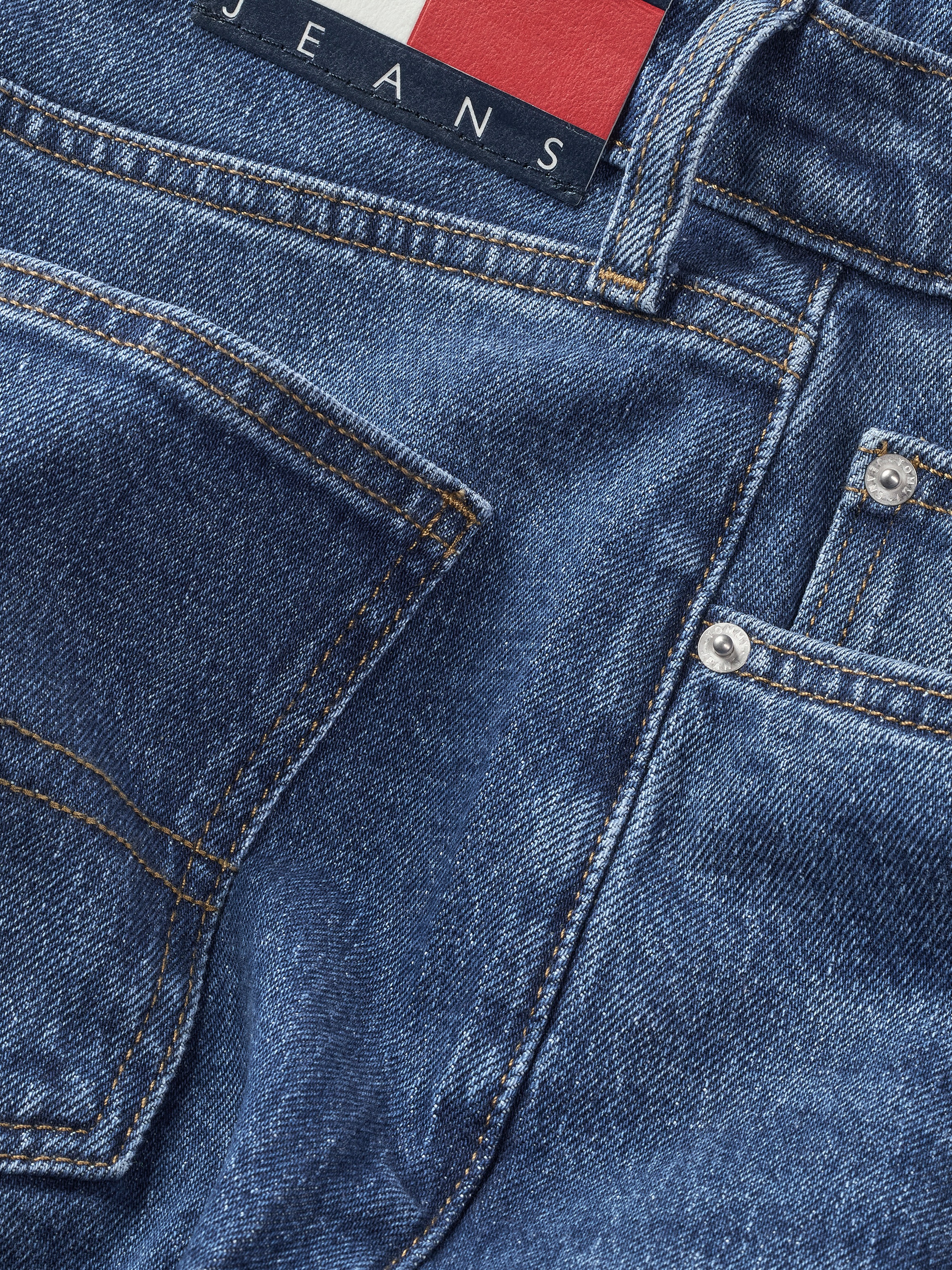 Tommy Jeans Gerade Jeans »Isaac Relaxed Tapered«, Mit Gürtelschlaufen