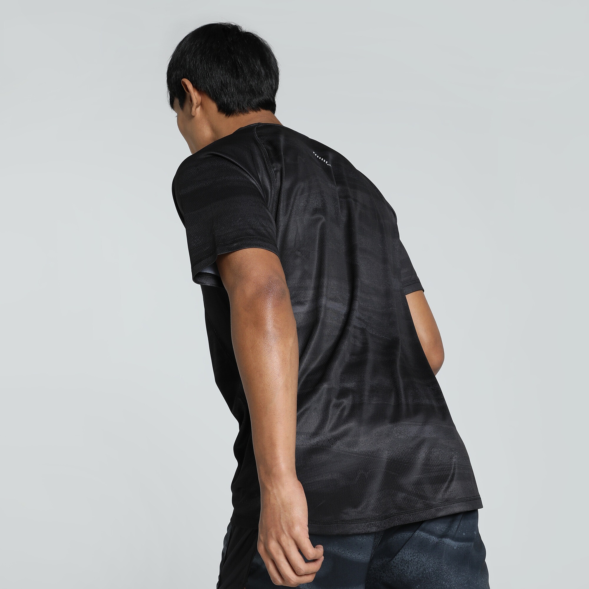 PUMA Laufshirt »VELOCITY Lauf-T-Shirt mit Allover-Print Herren«