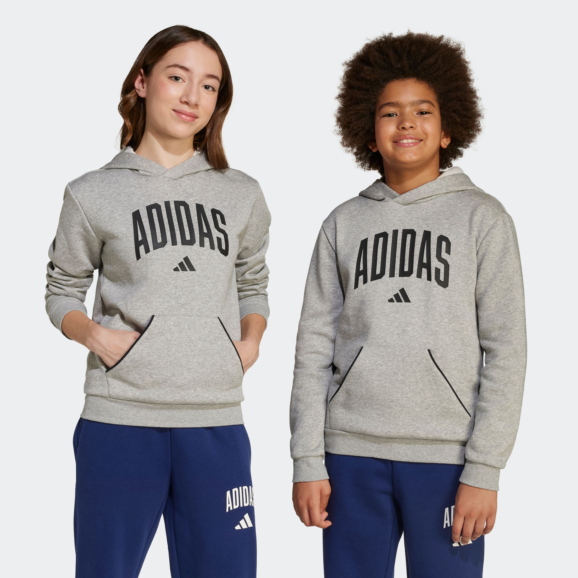adidas Sportswear Kapuzensweatshirt "SEASONALS ESSENTIALS COLLEGIATE TYPOGRAPHY KIDS HOODIE"