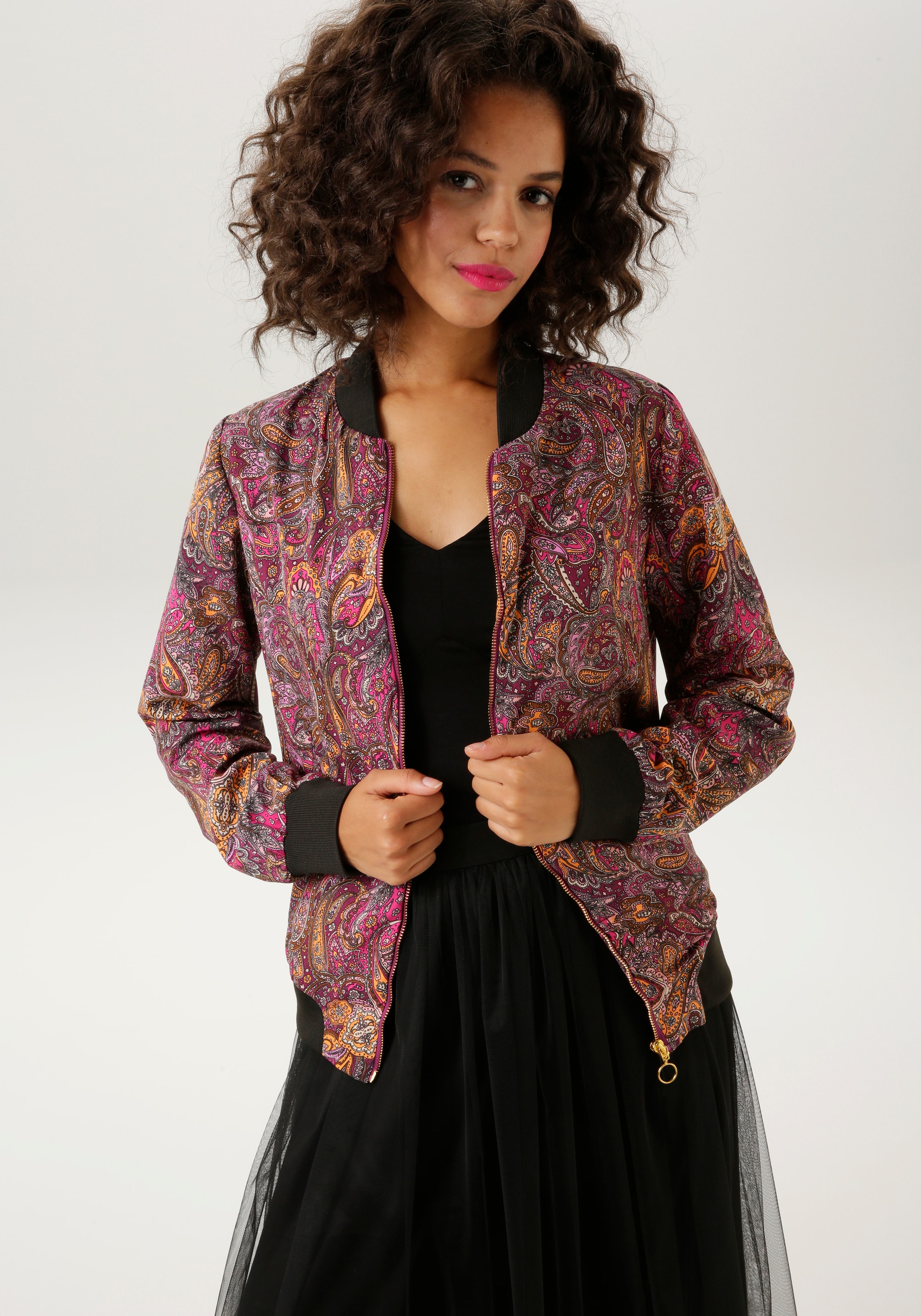 Aniston CASUAL Blouson, mit farbharmonischem, verspieltem Paisley-Muster - NEUE KOLLEKTION