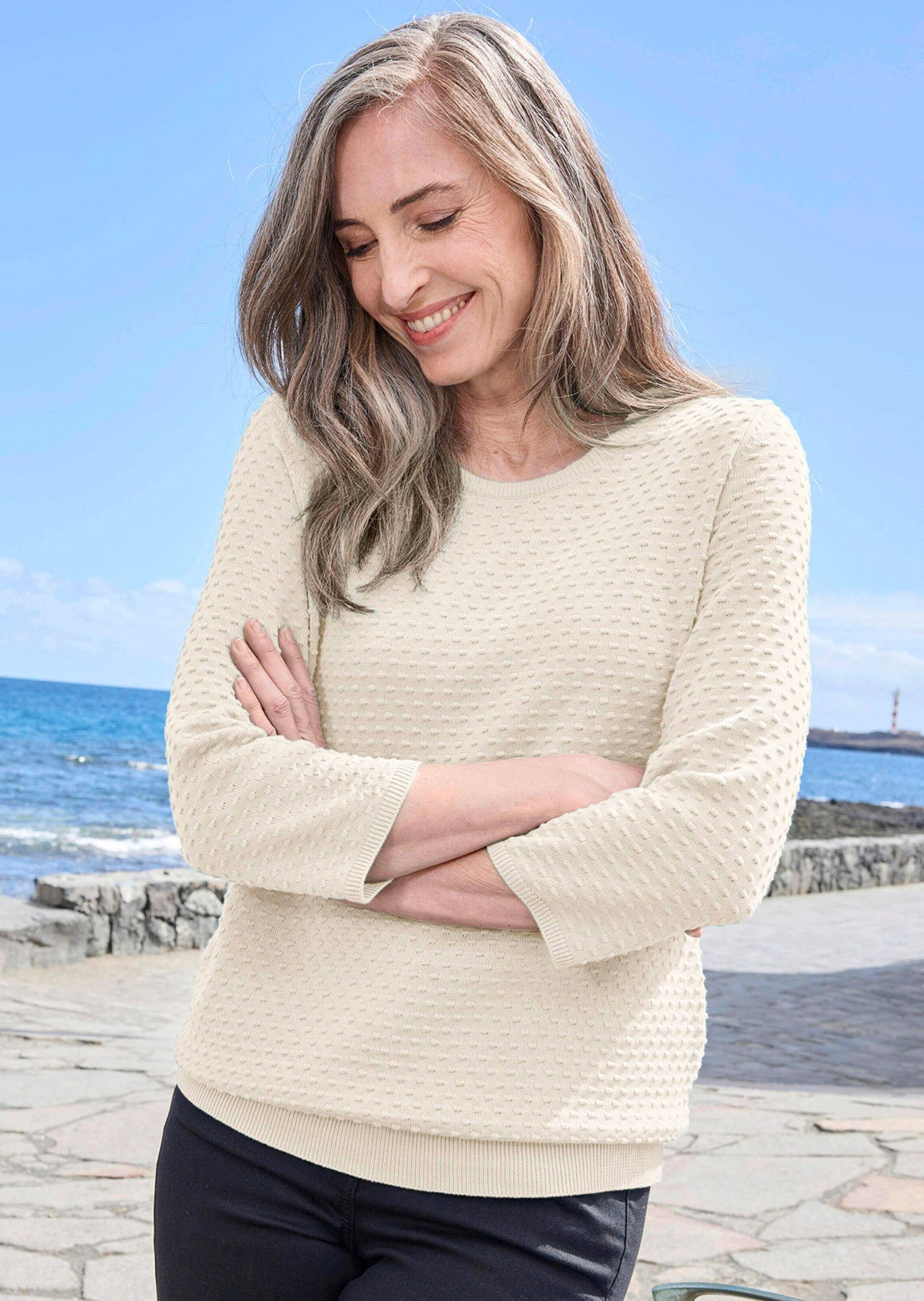 GOLDNER Rundhalspullover »Kurzgröße Strickpullover mit Pünktchenmuster«