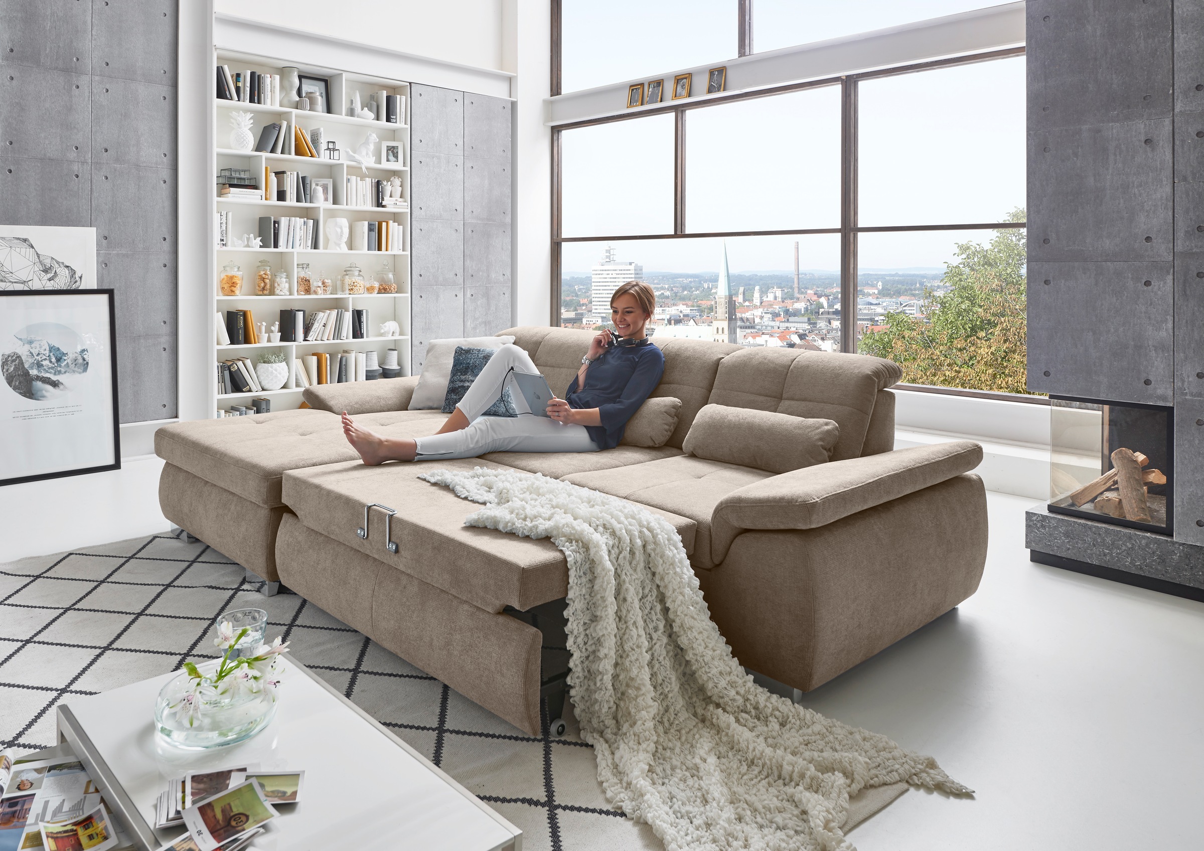 Die PlanBar Ecksofa »MP-IN16037 L-Form mit Federkern-Polsterung«, mit Sitztiefenverstellung & Zierkissen