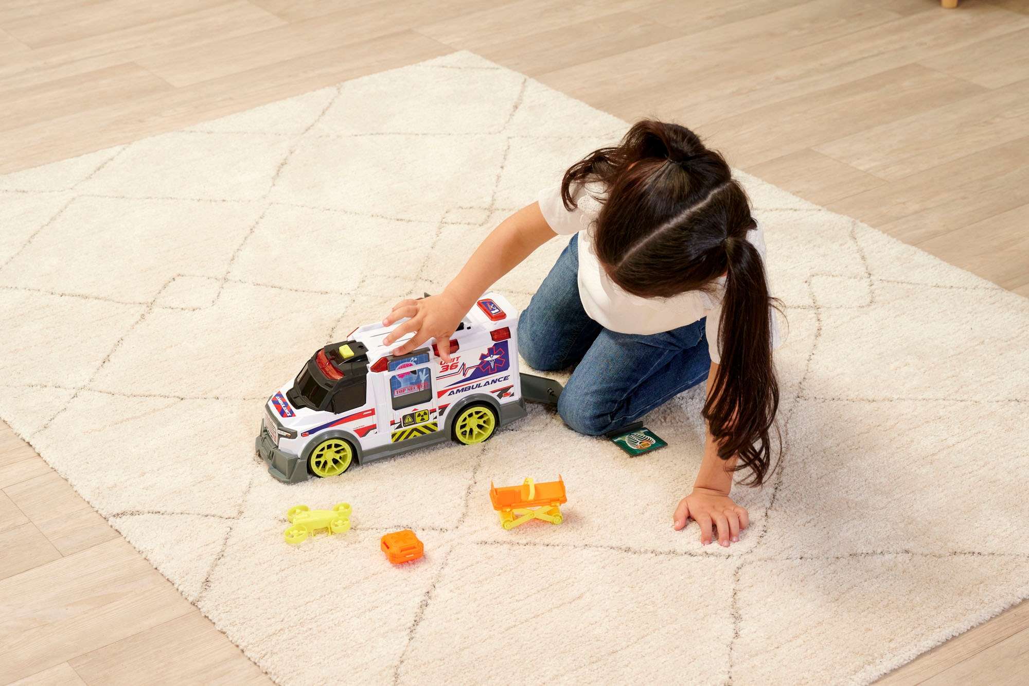 Dickie Toys Spielzeug-Krankenwagen »Ambulance«, mit Licht & Sound