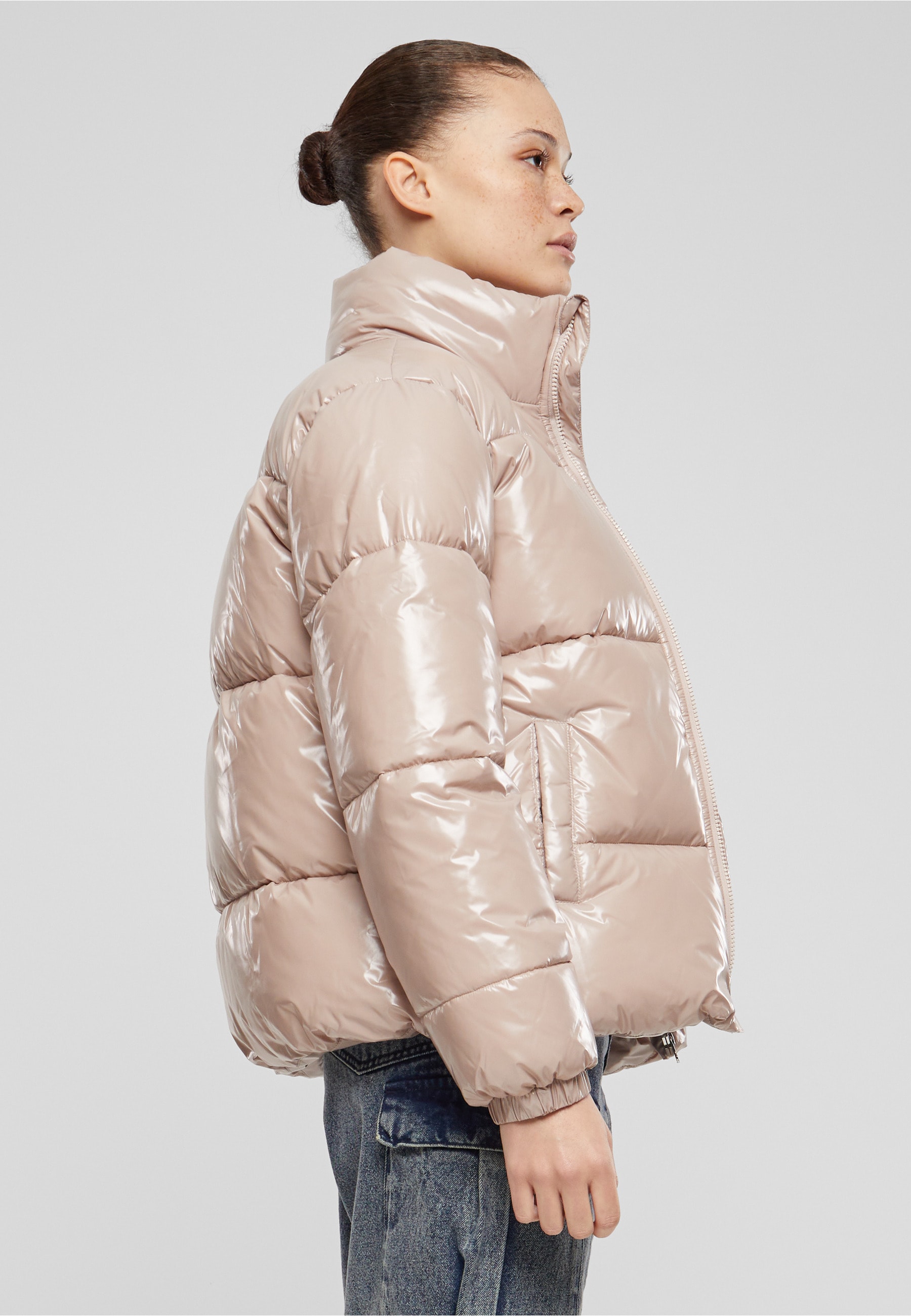 URBAN CLASSICS Winterjacke »Urban Classics Ladies Recycled Short Shiny Puffer Jacket« 1 Stk. tlg. ohne Kapuze