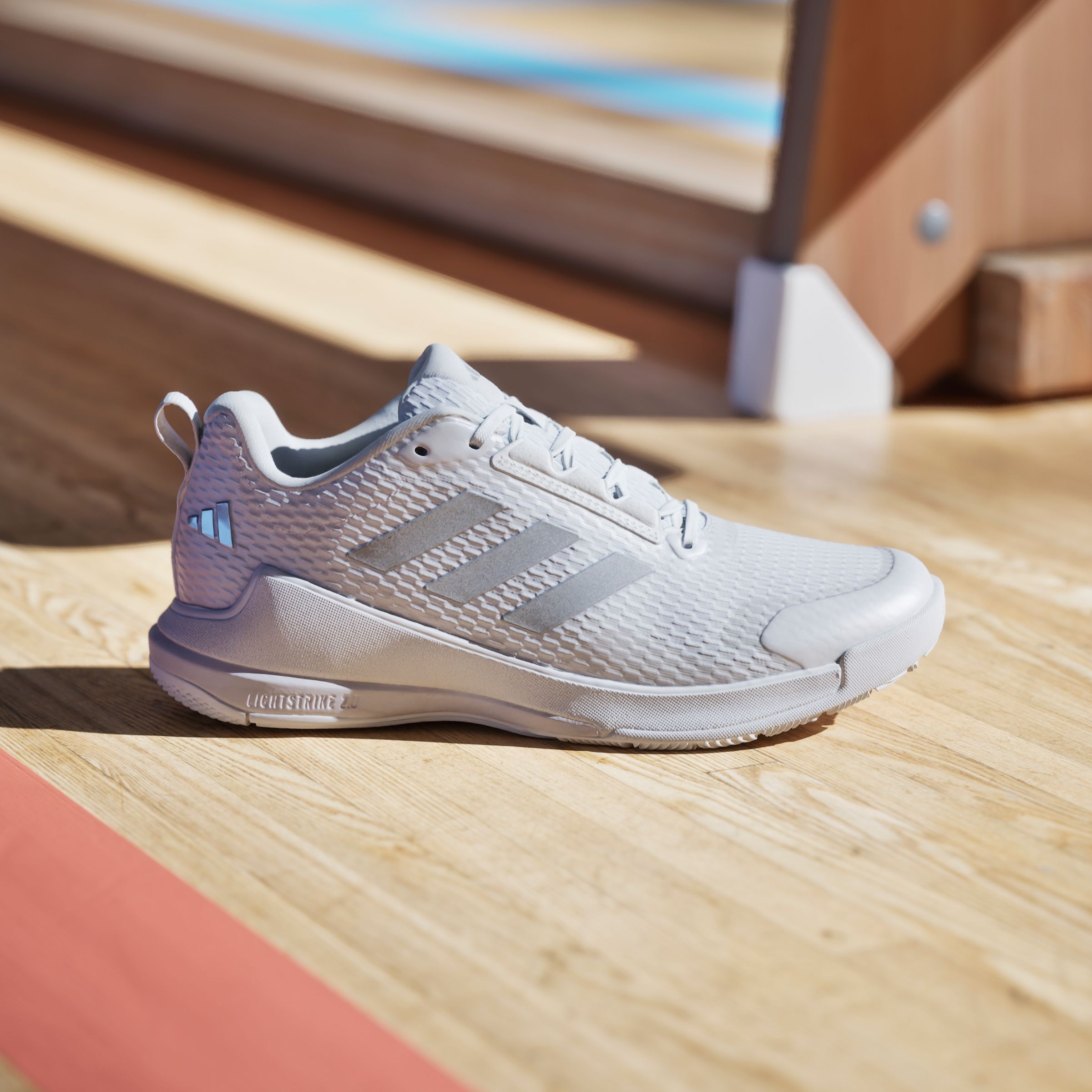 adidas Performance Hallenschuh »NOVAFLIGHT 2 INDOOR«, besonders geeignet für Volleyball und Basketball