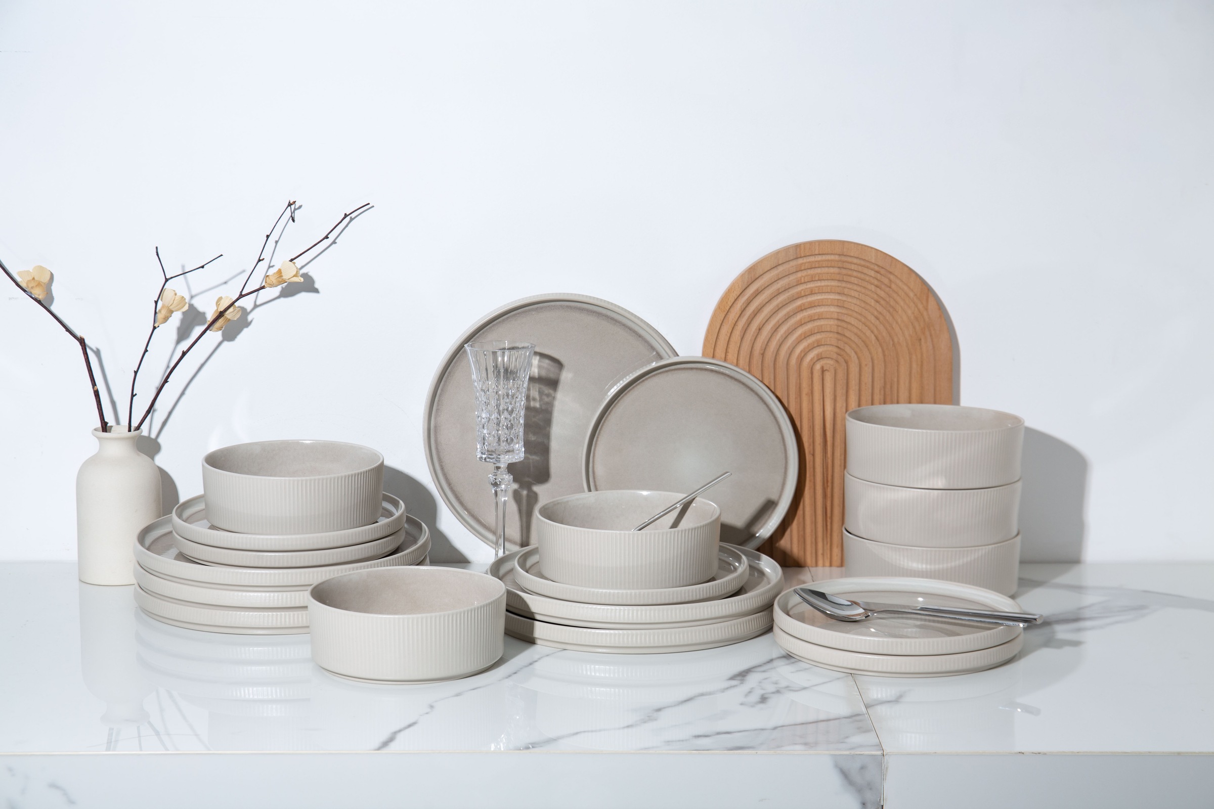 OTTO home Geschirr-Set "Ylvii, außen matt, innen reaktiv glasiert" Riffeloptik, spülmaschinenfest und mikrowellengeeignet