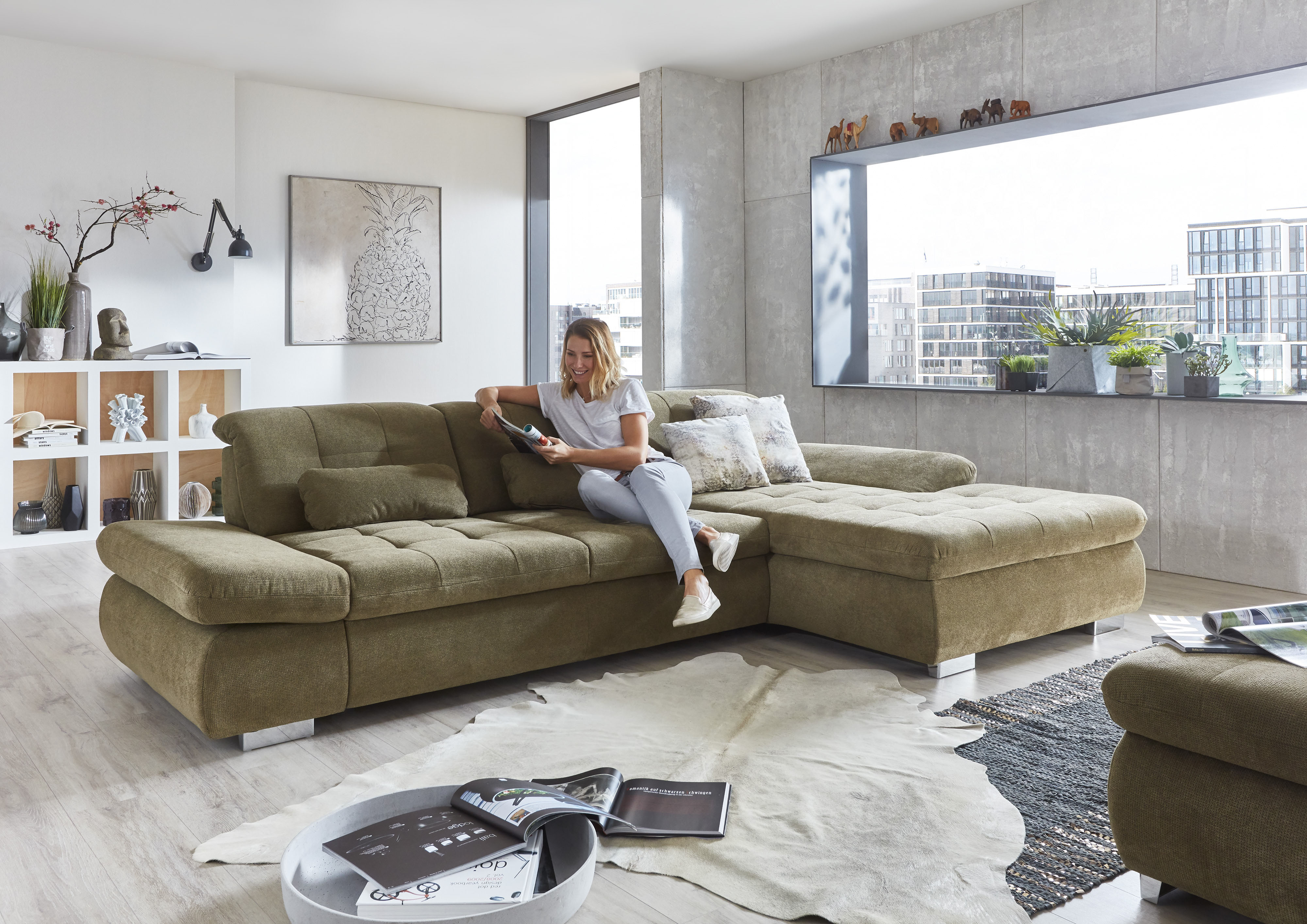 Die PlanBar Ecksofa "MP-IN17004 L-Form, Breite 331 cm, Kaltschaum-Polsterung" inkl. Sitztiefenverstellung, wahlweise weitere Funktionen