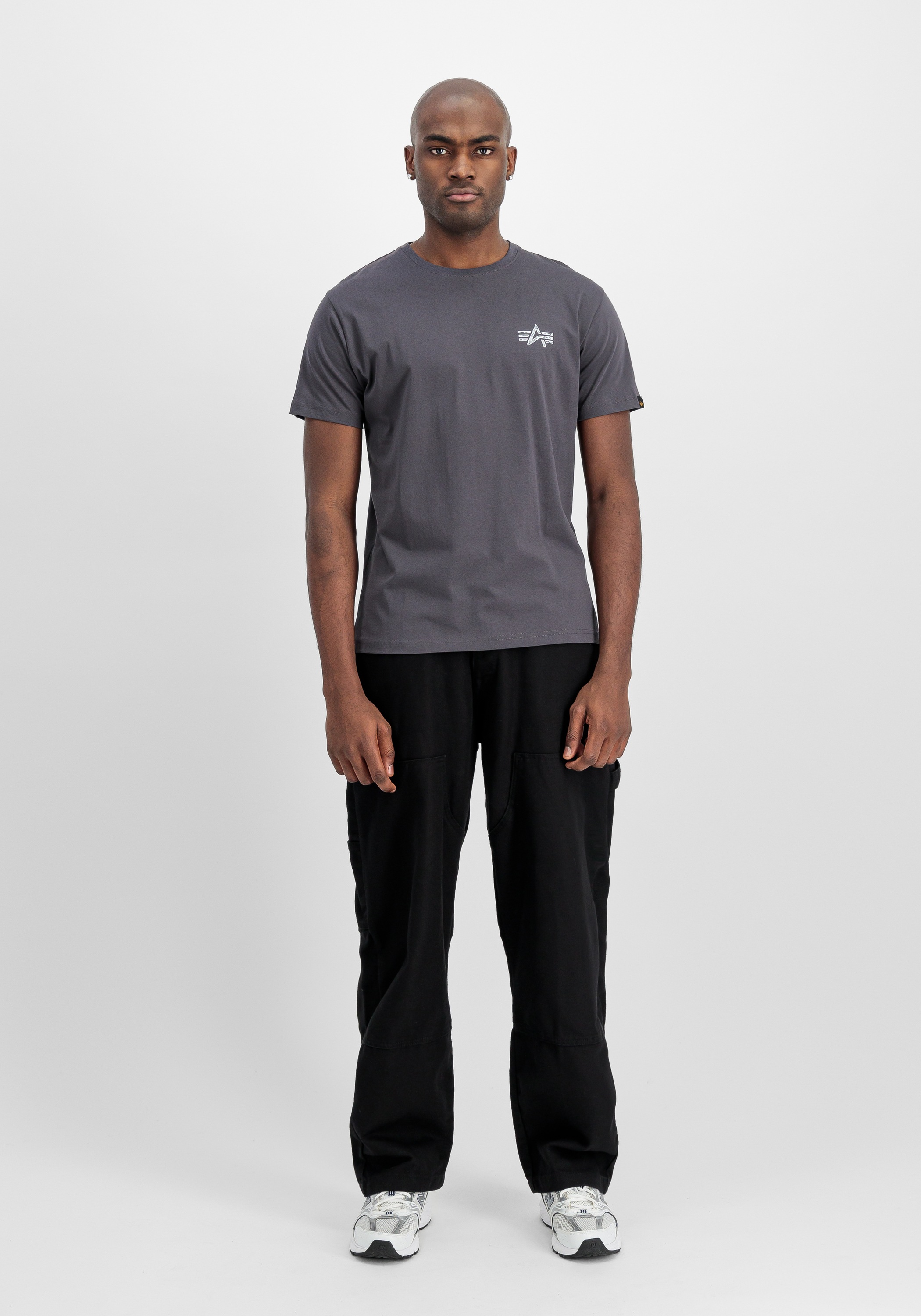 Thumbnail - Alpha Industries T-Shirt "Signature Backprint T-Shirt"