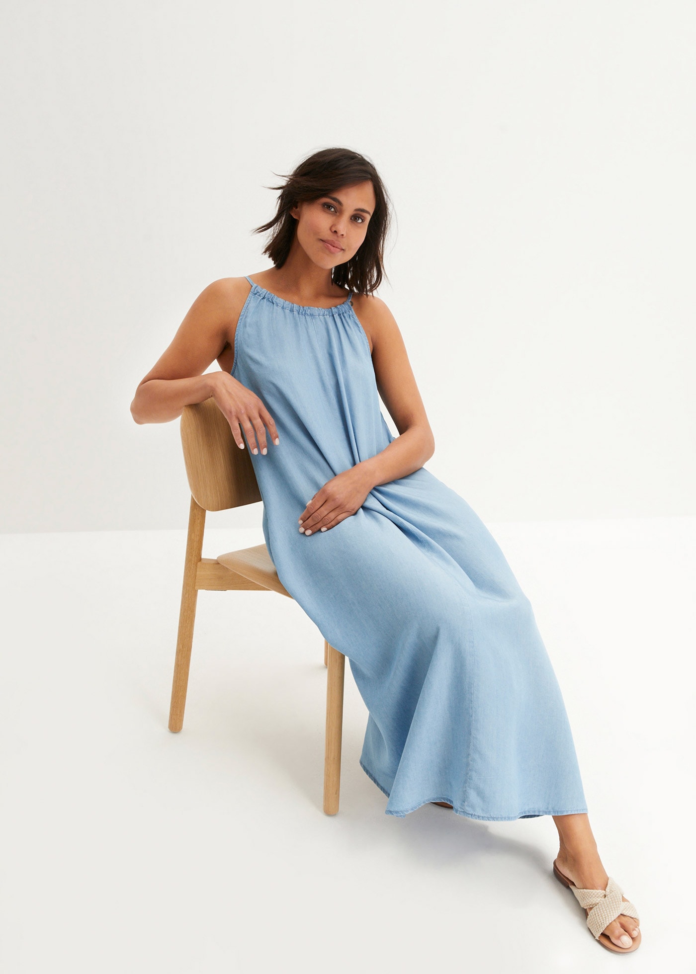 bonprix Jeanskleid "Jeanskleid aus fließendem Lyocell" für lässigen Look, aus Lyocell (TENCEL™), in A-Linie