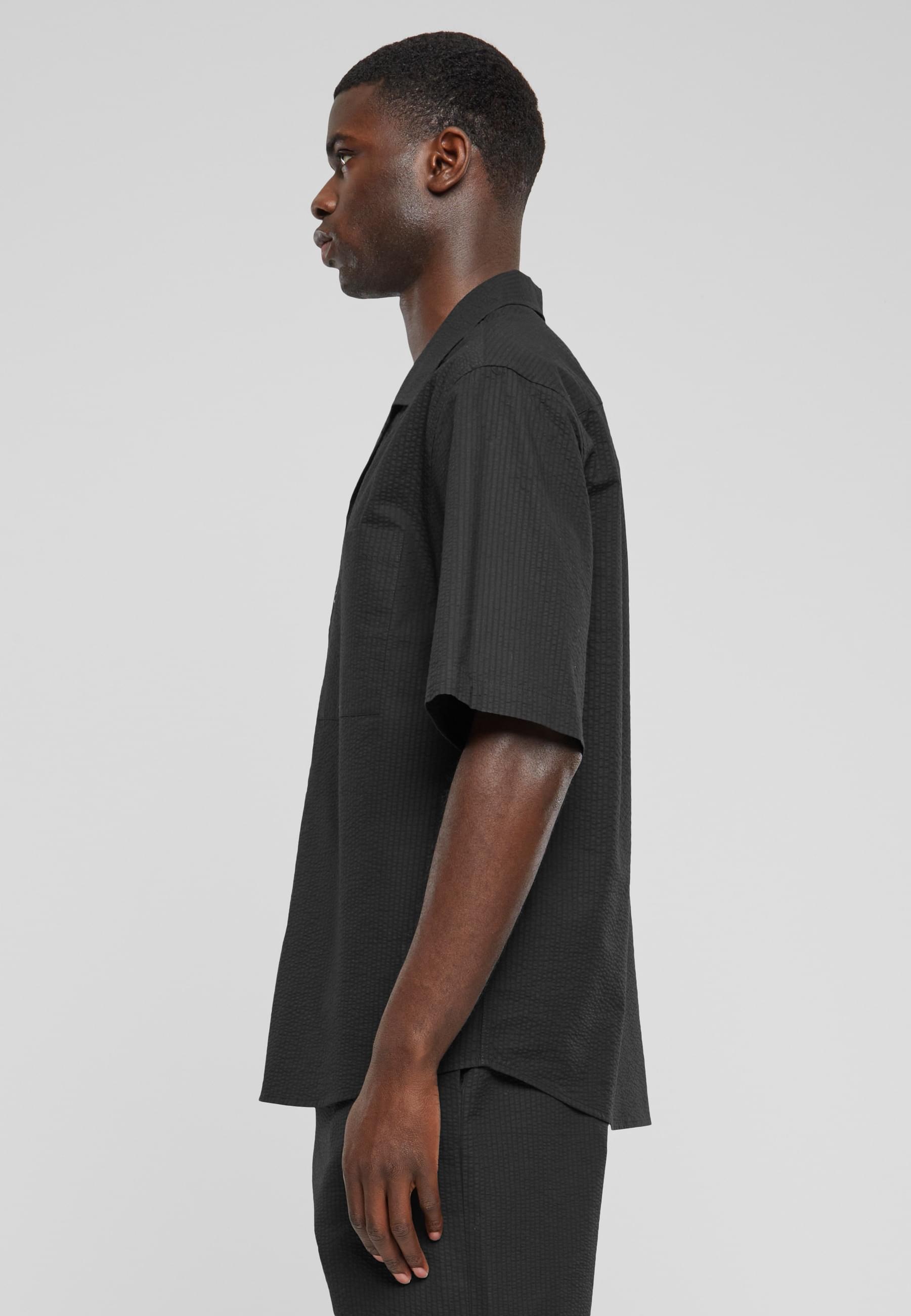 URBAN CLASSICS Langarmhemd »Urban Classics Herren Relaxed Seersucker Short Sleeve Shirt«, (1 tlg.)