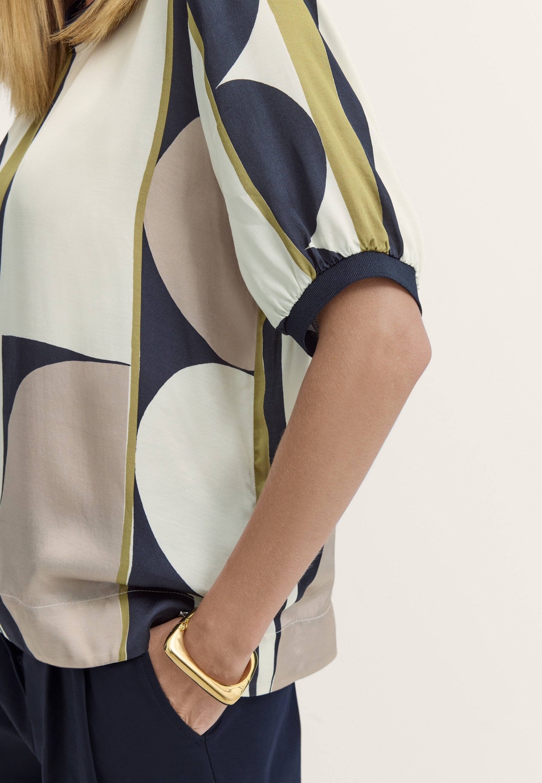 bugatti Kurzarmbluse mit grafischem Print aus 100% Viskose