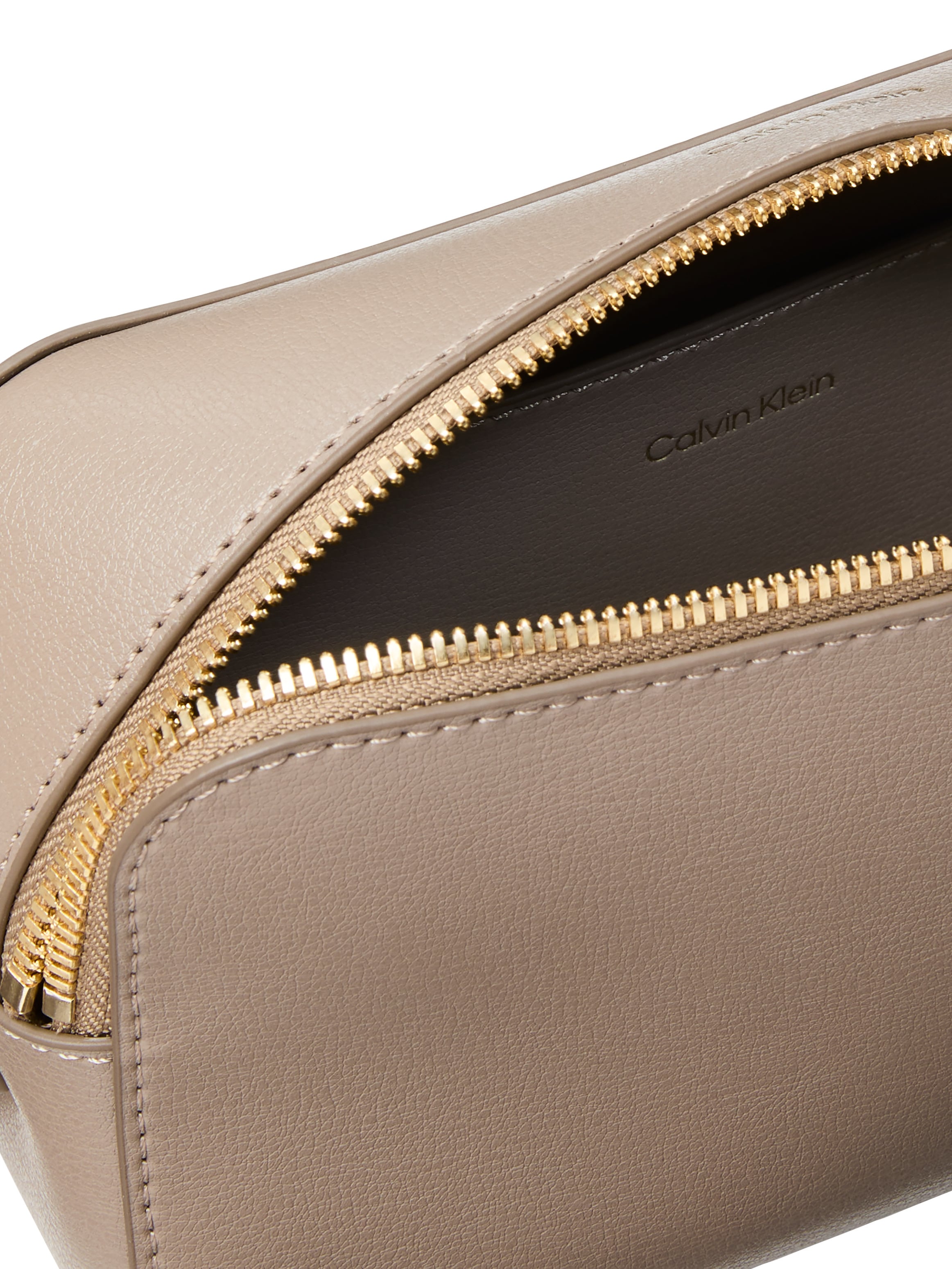 Calvin Klein Mini Bag »FOIL LOGO ELONGATED CAMERA BAG« Schultertasche, kleine Damen-Umhängetasche in klassischer Optik