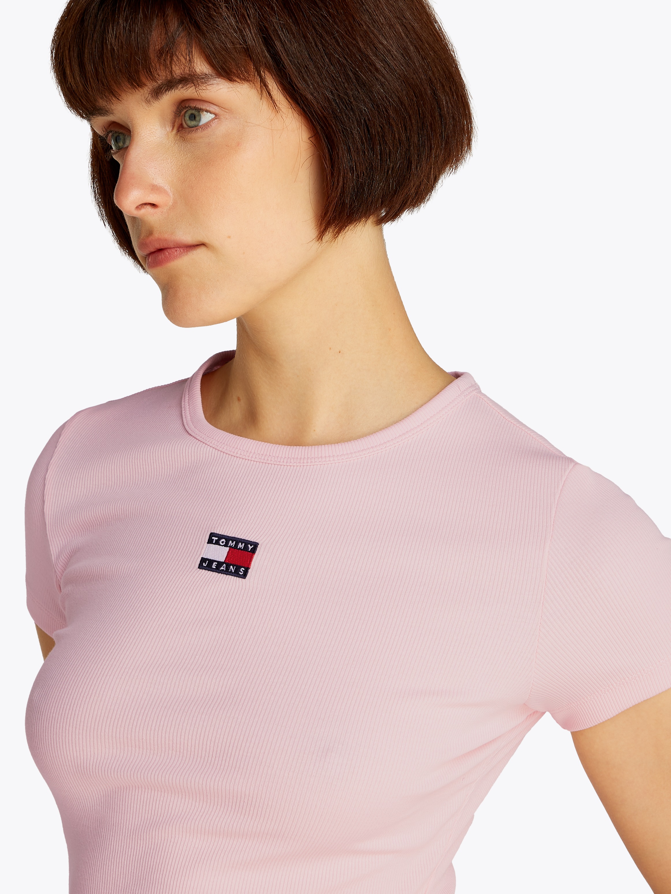 Tommy Jeans Kurzarmshirt "TJW SLIM BADGE RIB TEE" mit gerippter Struktur günstig online kaufen