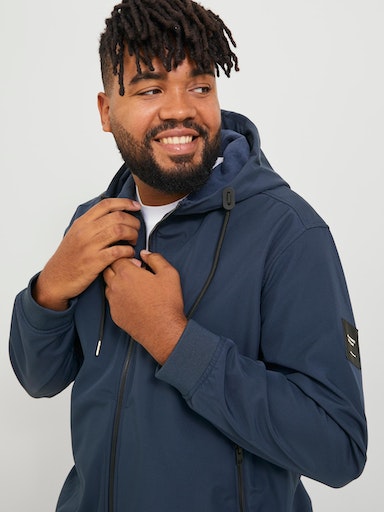 Jack & Jones PlusSize Softshelljacke "JJEBASIC mit Kapuze und wasserabweisendem Stoff" mit Kapuze Kunstfaser, regular fit