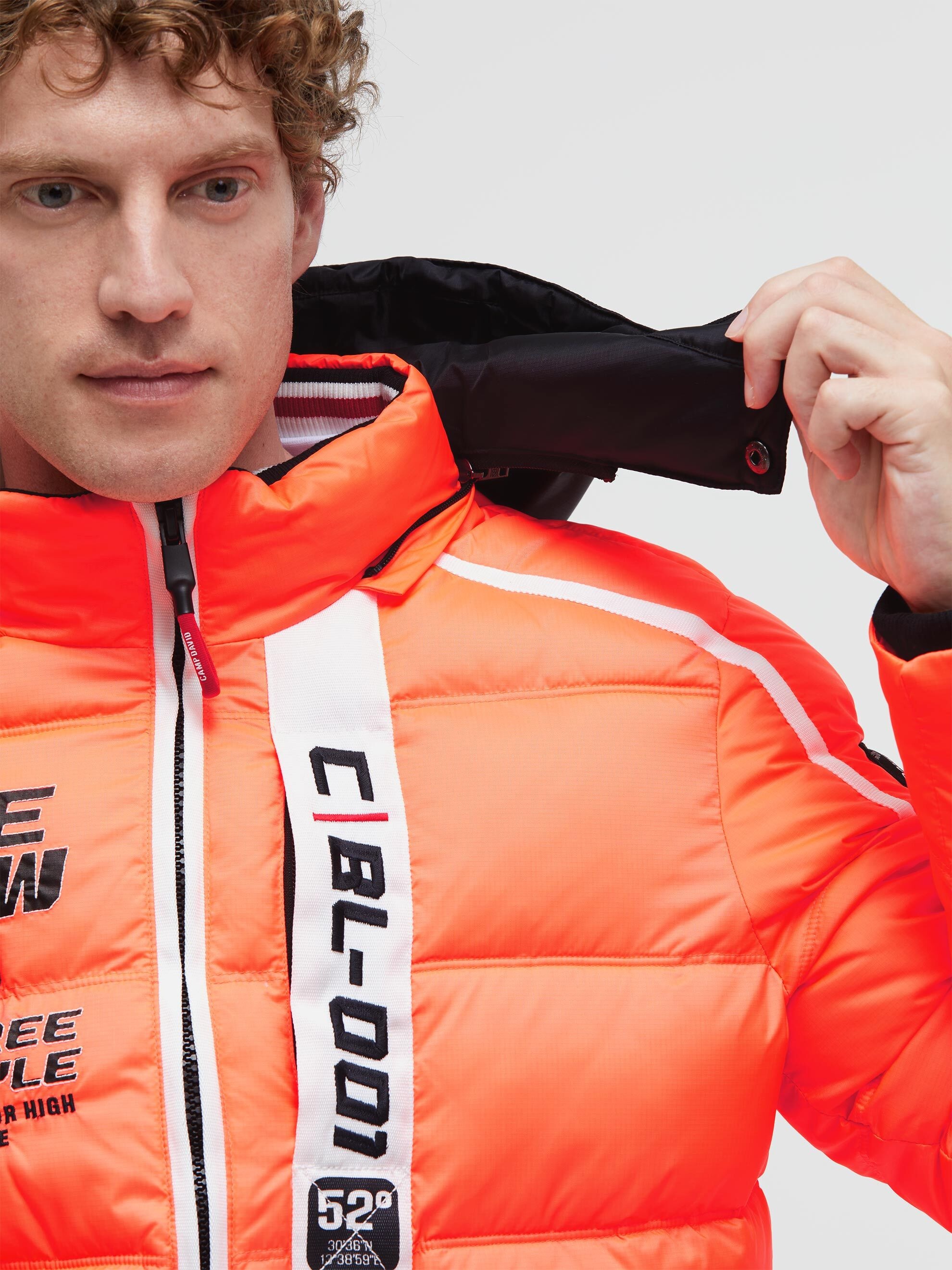 CAMP DAVID Winterjacke mit Kapuze mit Reißverschluss an den Einschubtaschen