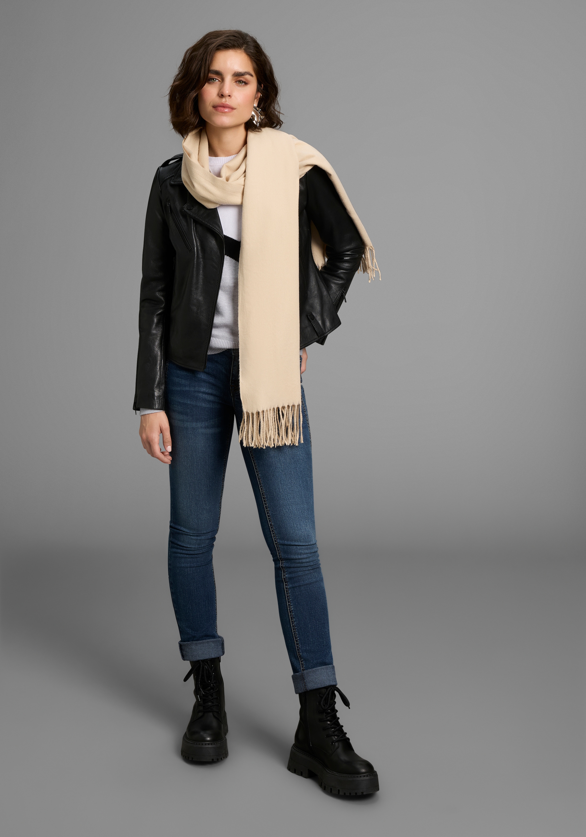 Laura Scott Schal mit modischen Fransen in klassischen Unifarben - NEW