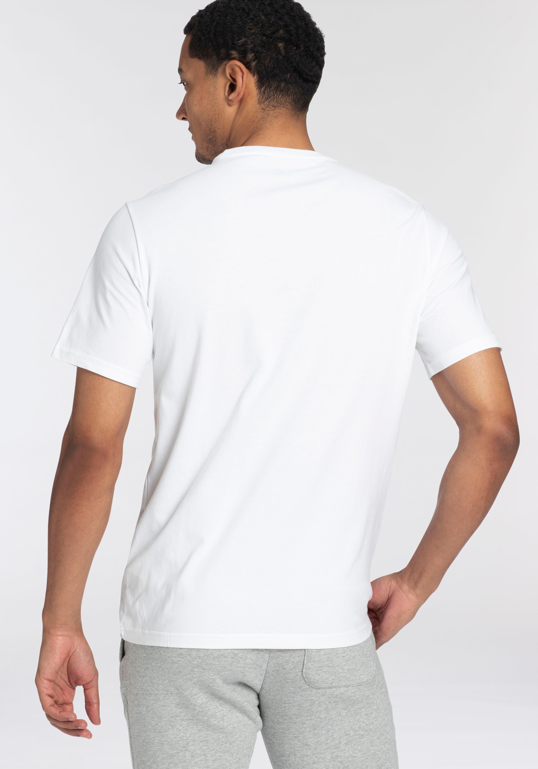 Converse T-Shirt »CORE CHUCK PATCH TEE« Kurzarmdesign, mit Rundhalsausschnitt, ohne Verschluss, aus Baumwolle
