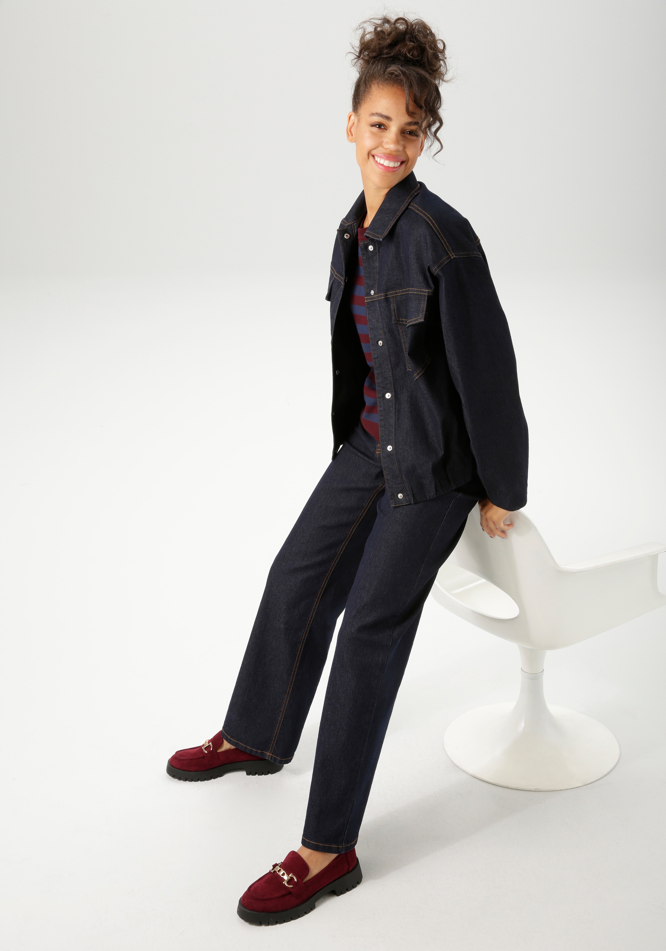 Aniston CASUAL Jeansjacke, mit verdeckten Druckknöpfen zu schließen - NEUE KOLLEKTION