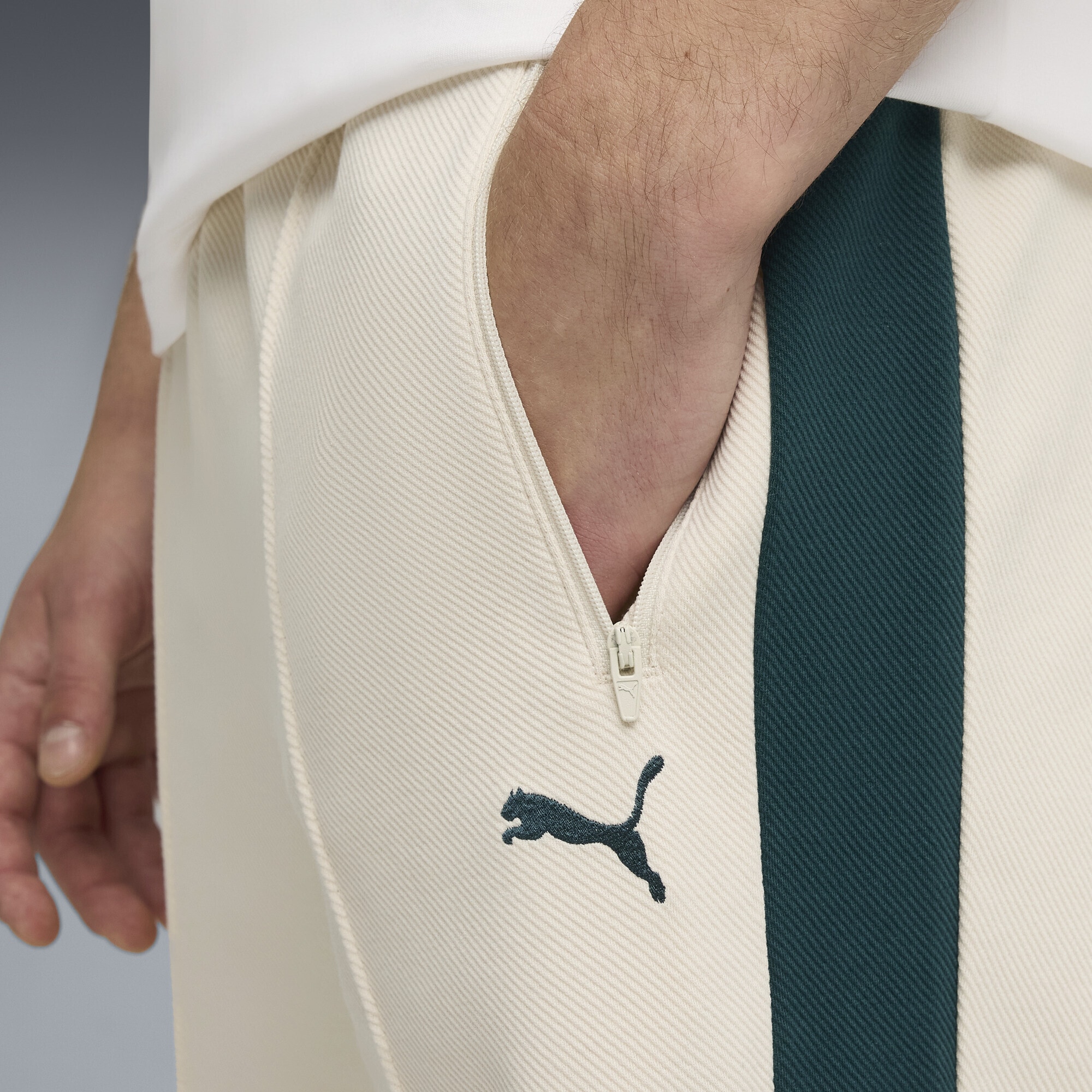PUMA Sporthose »T7 Relaxed Jacquard Trainingshose Erwachsene«