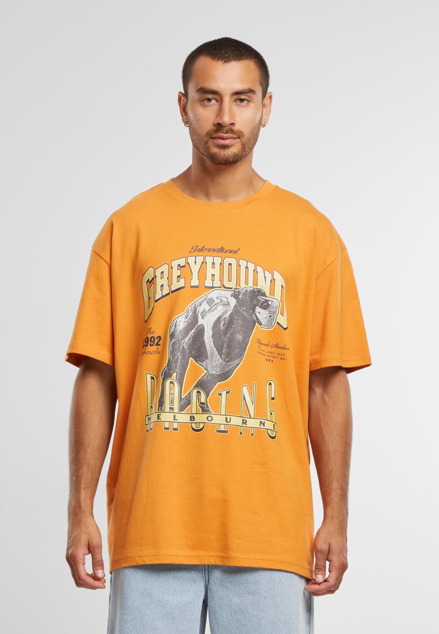 MisterTee T-Shirt »MisterTee Greyhound Racing Oversize Tee«, (1 tlg.)