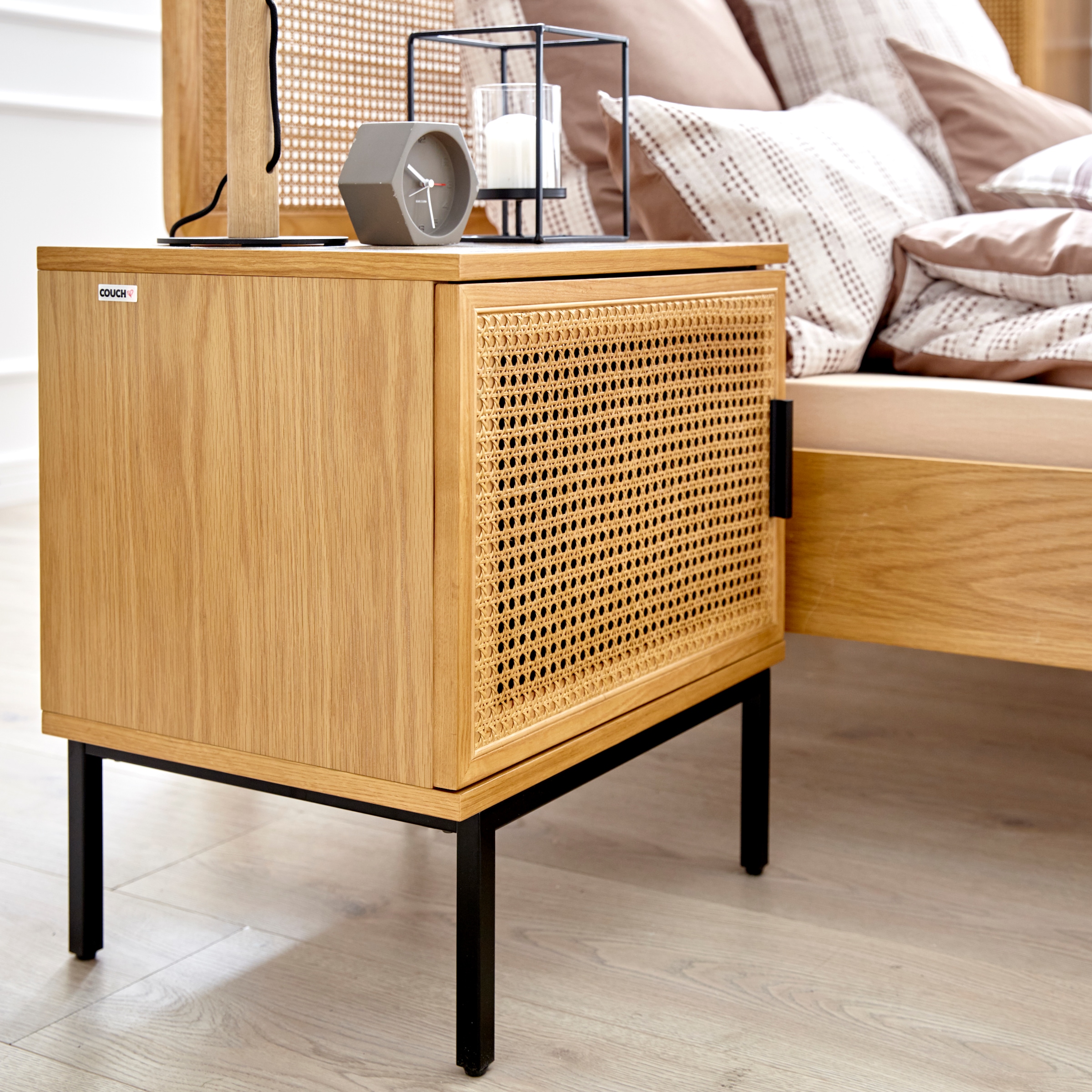 COUCH♥ Highboard »Feines Geflecht«, Mit Rattan-Geflecht Einsatz, abgerundete Form