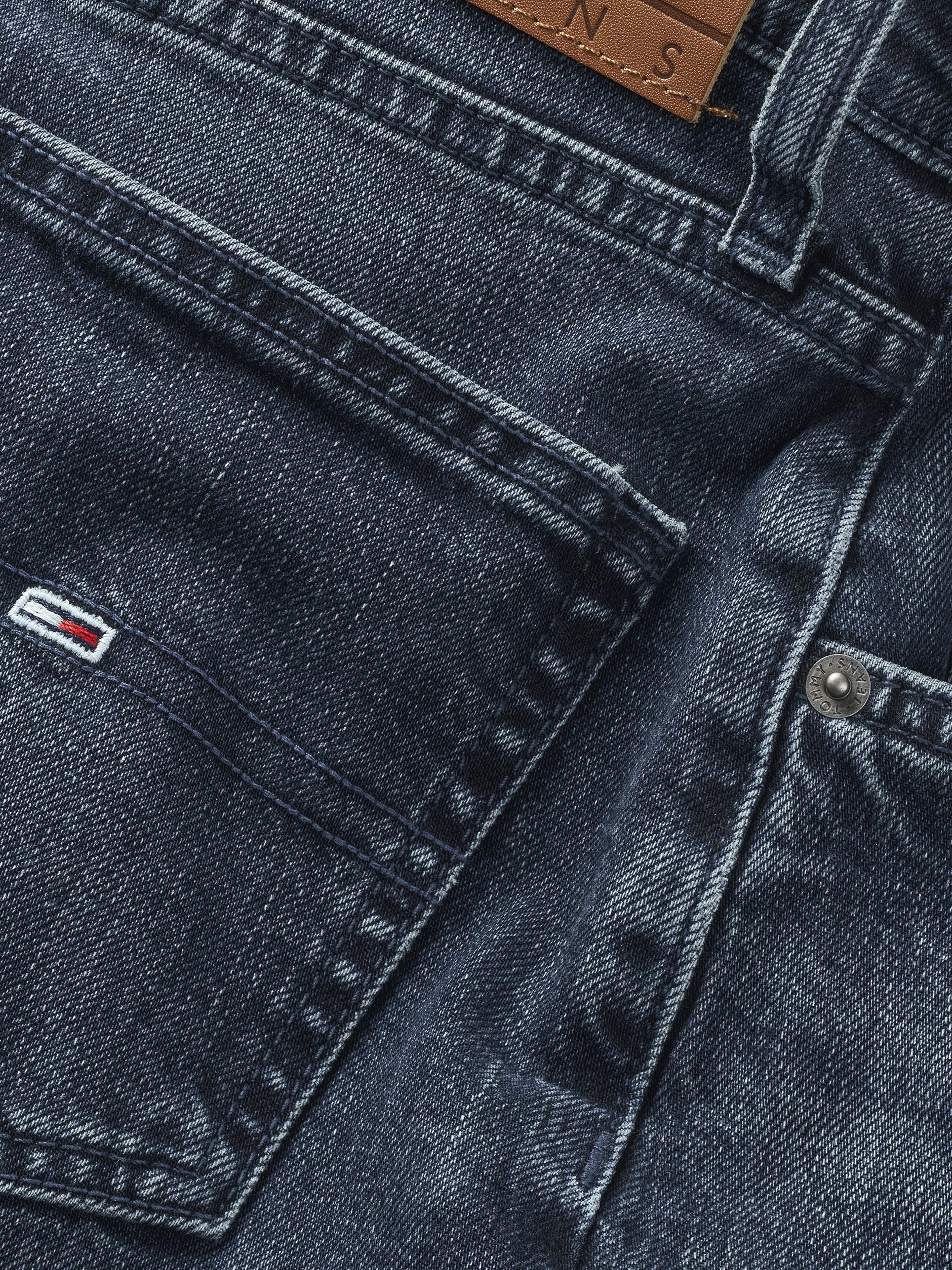 Tommy Jeans Mom-Jeans »MOM JEAN UH TPR«, mit Logo-Stickereien, in knöchelfreier Länge