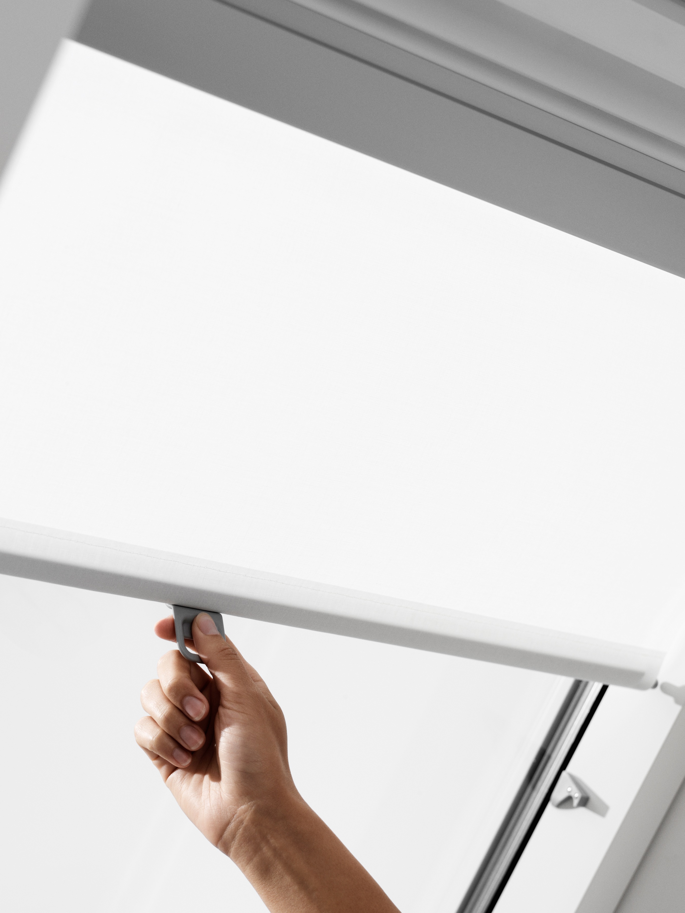 Thumbnail - VELUX Dachfensterrollo "mit Haltekrallen RHL FK00/CK00/MK00/100/SK00 1028", Lichtschutz, Sichtschutz, ohne Bohren, freih...