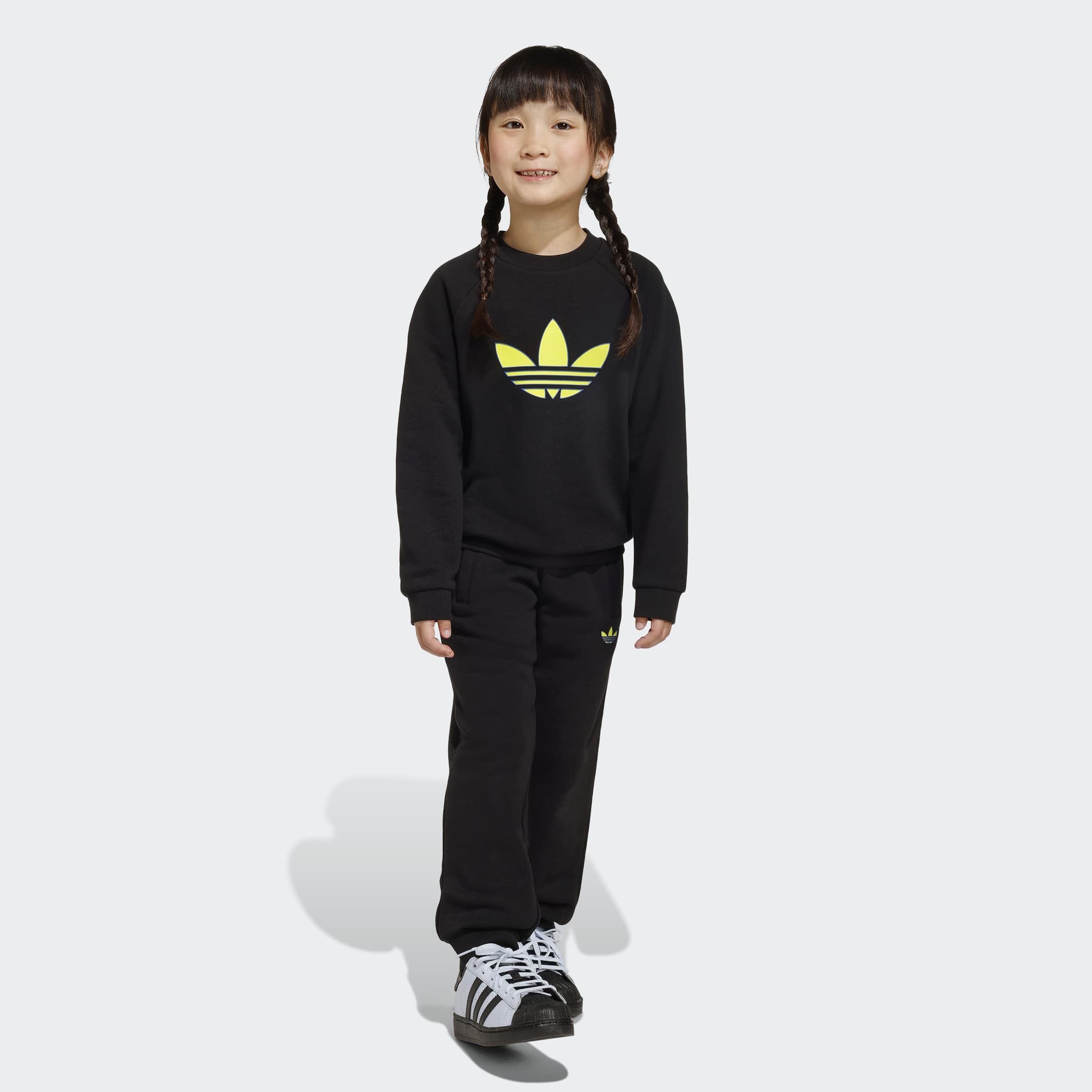 adidas Originals Trainingsanzug "TREFOIL SET MIT RUNDHALSAUSSCHNITT, LOCKER GESCHNITTEN" 2 tlg.