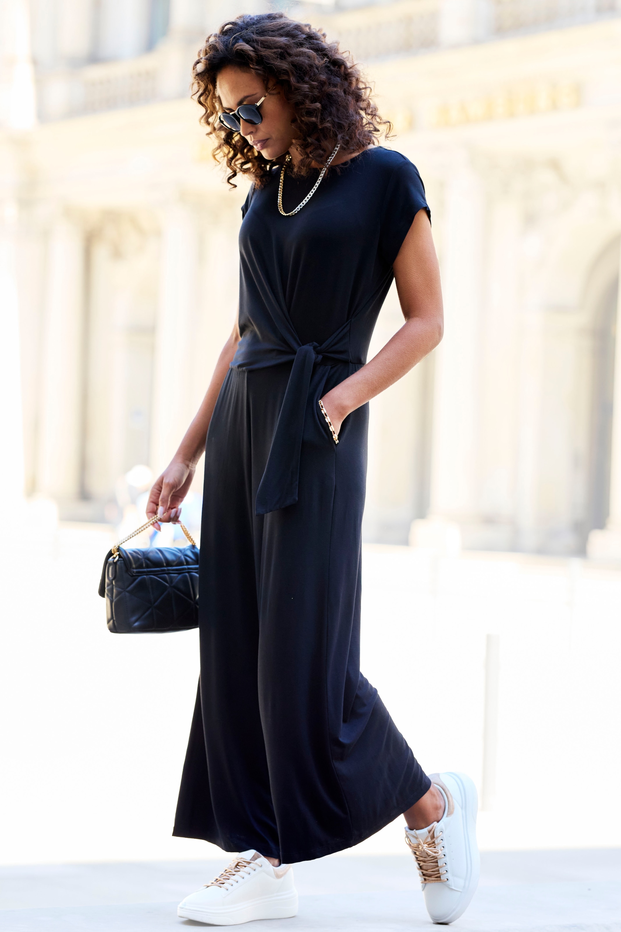 LASCANA Culotte-Overall, mit Knotendetail in der Taille, femininer Jumpsuit günstig online kaufen