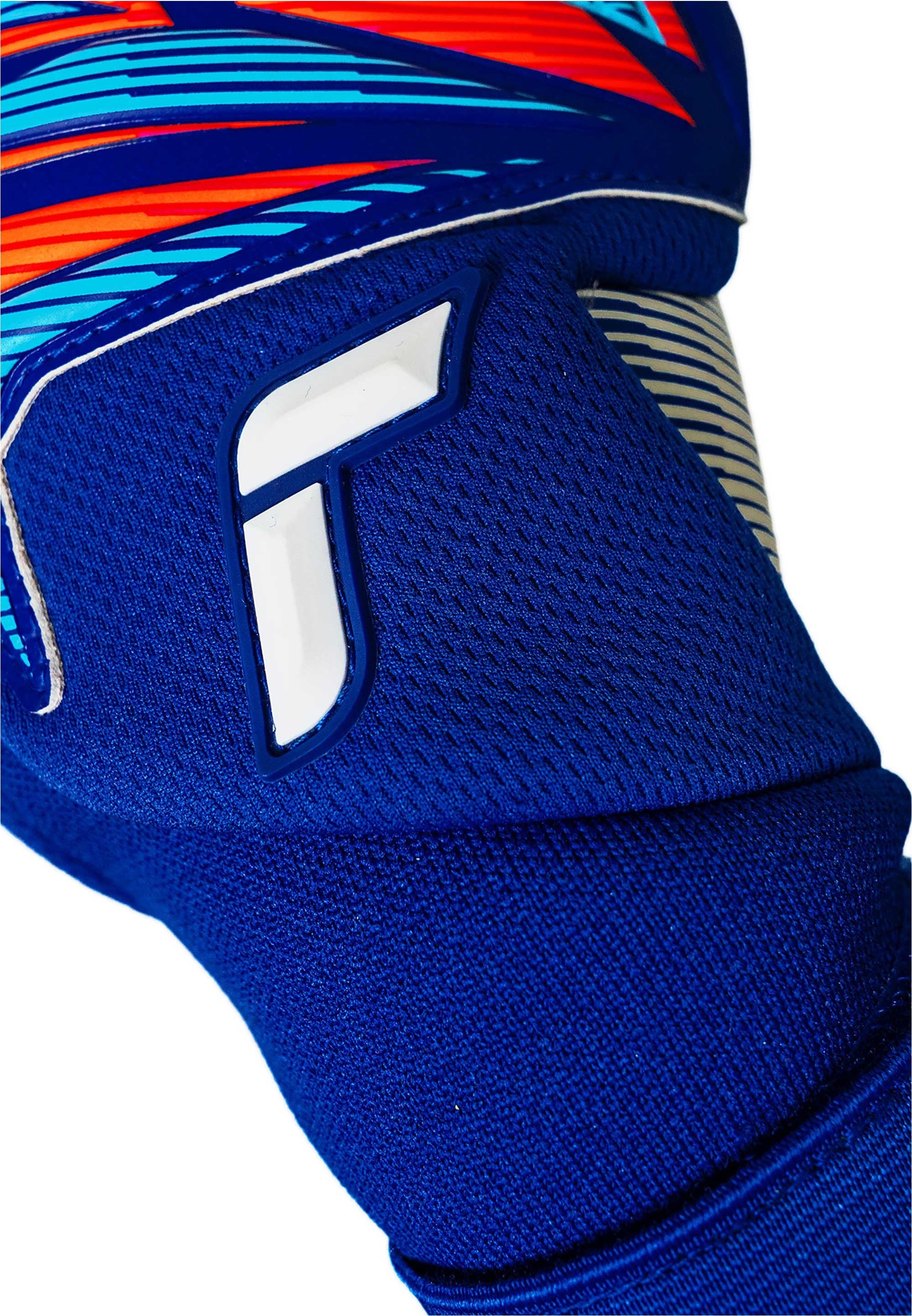 Reusch Torwarthandschuhe »Attrakt Gold X NC Gravity« mit beeindruckender Haftung