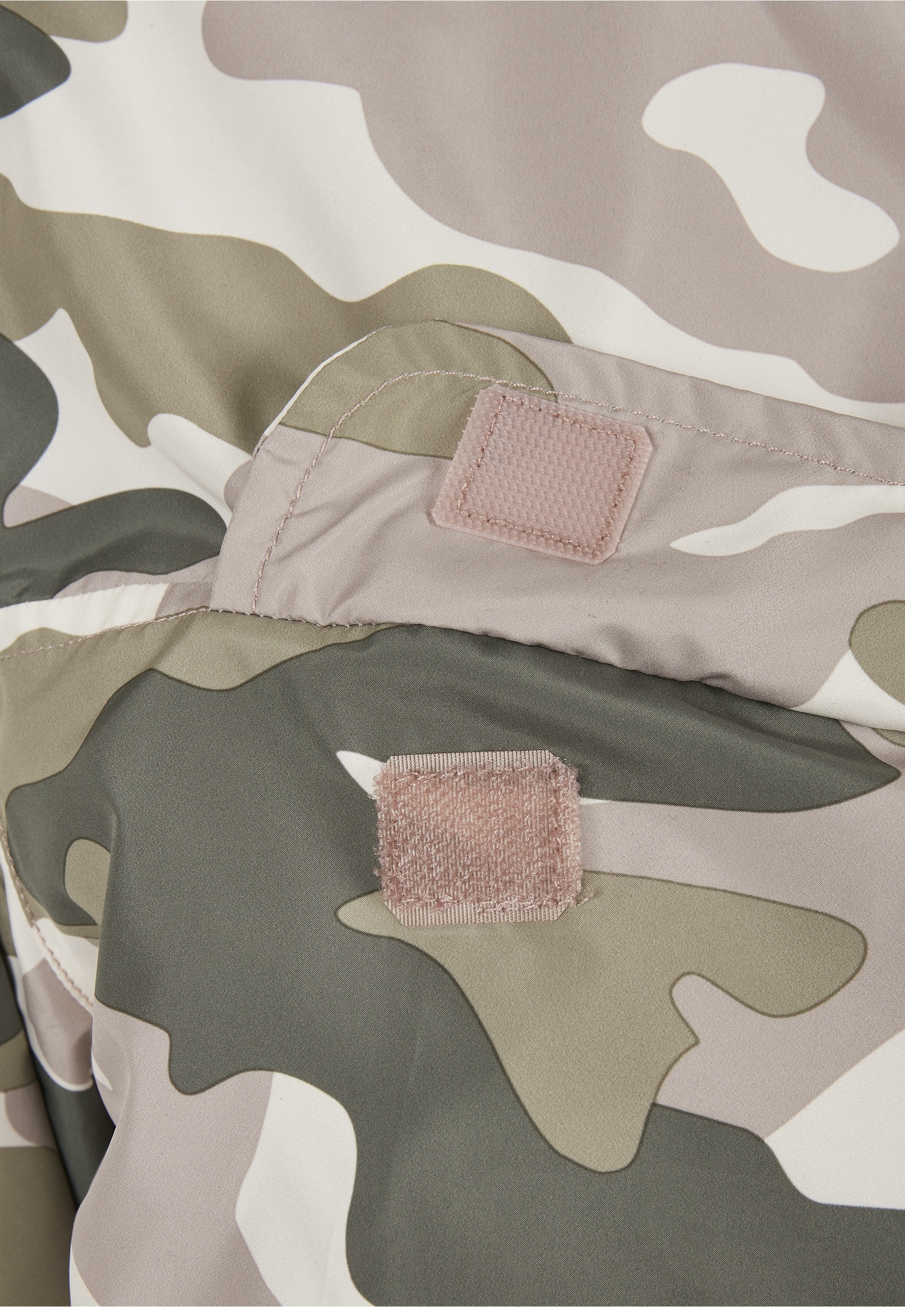 URBAN CLASSICS Funktionsmantel »Urban Classics Damen Ladies Camo Pull Over Jacket«