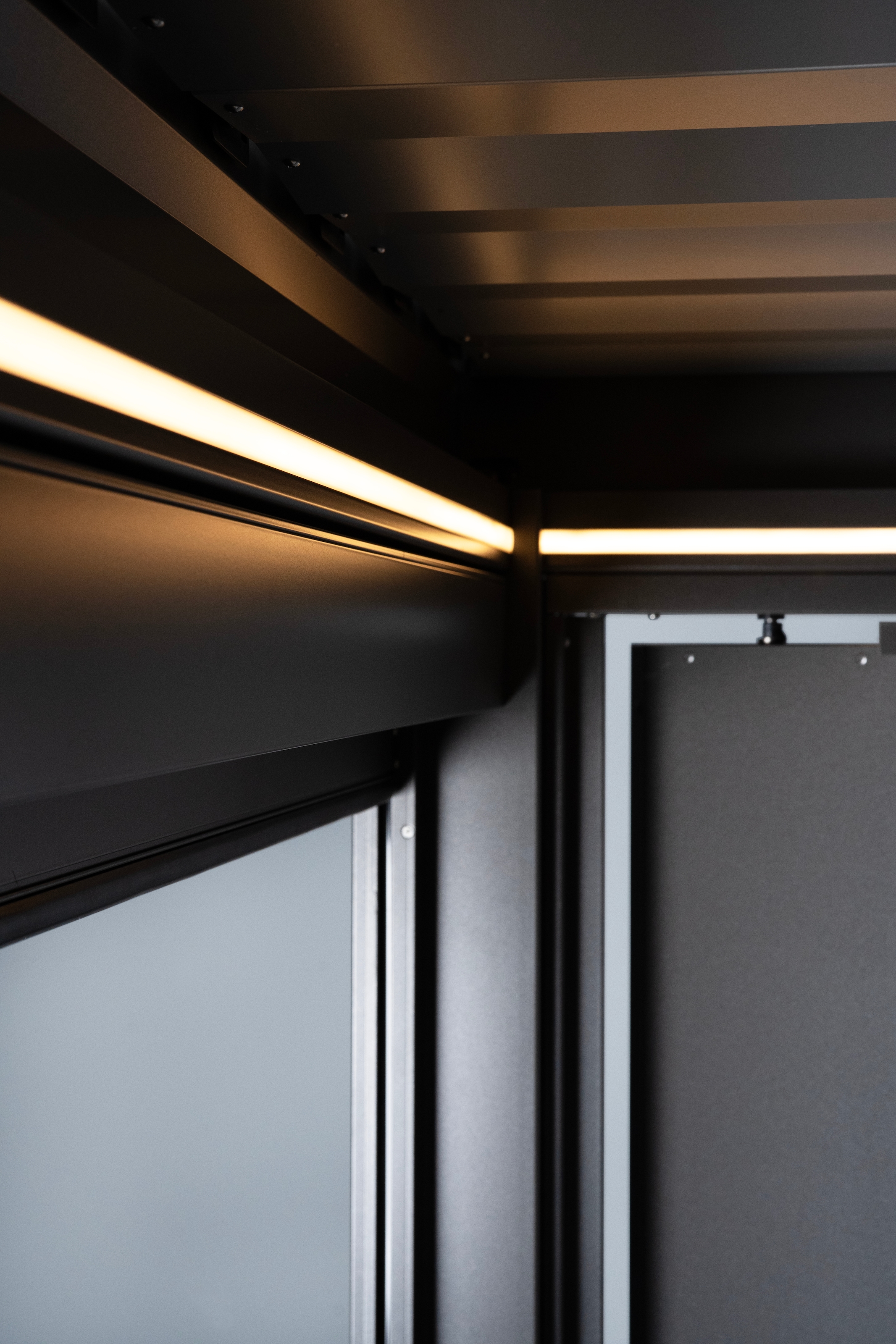 Biohort LED Lichtleiste »für Pergola Gr. 3,5x3,5 / 4x3,5 / 4,5x3 warmweiß« LED-Modul Warmweiß 4-seitig umlaufende, dimmbare Beleuchtung (3000 K und 900 lm/m)