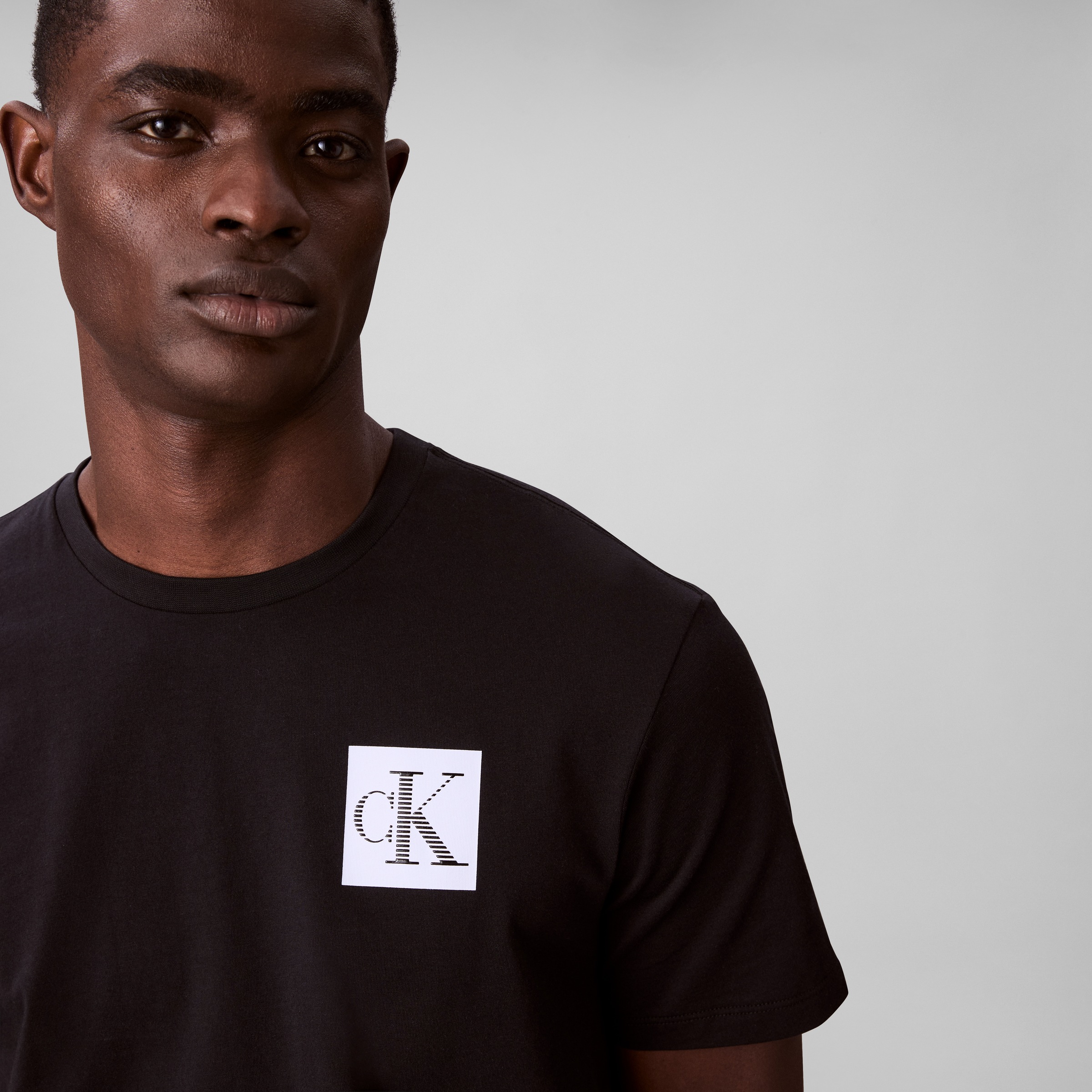 Calvin Klein Jeans T-Shirt "SS GRDNT MNGRM E LG", Mit Rundhalsausschnitt günstig online kaufen