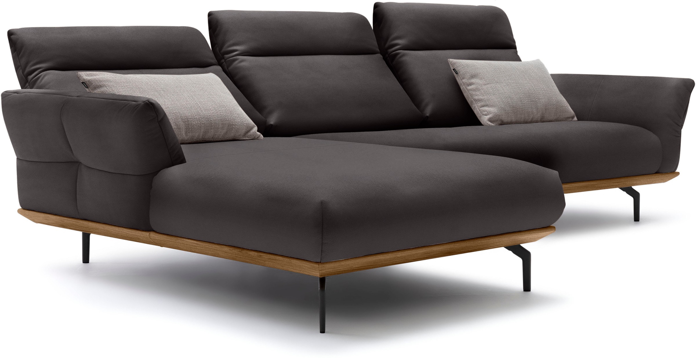 Creation BY ROLF BENZ Ecksofa »CR.460«, Sockel in Nussbaum, Winkelfüße in Umbragrau, Breite 318 cm